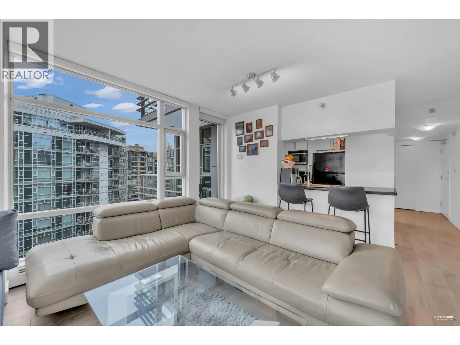 #1506 1199 MARINASIDE CRESCENT, Vancouver, BC photo 5