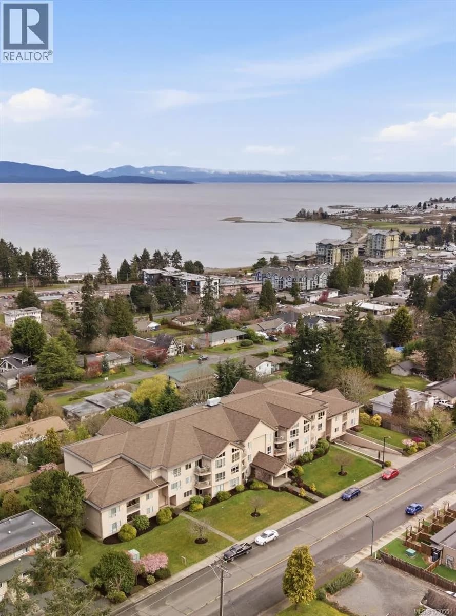 335 Hirst Ave W, Parksville