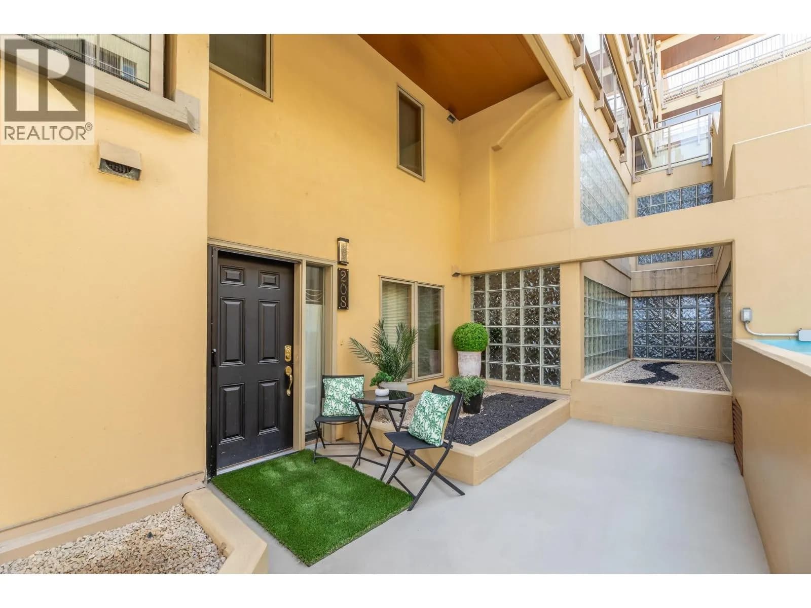 #208 250 MARINA Way, Penticton, BC photo 2