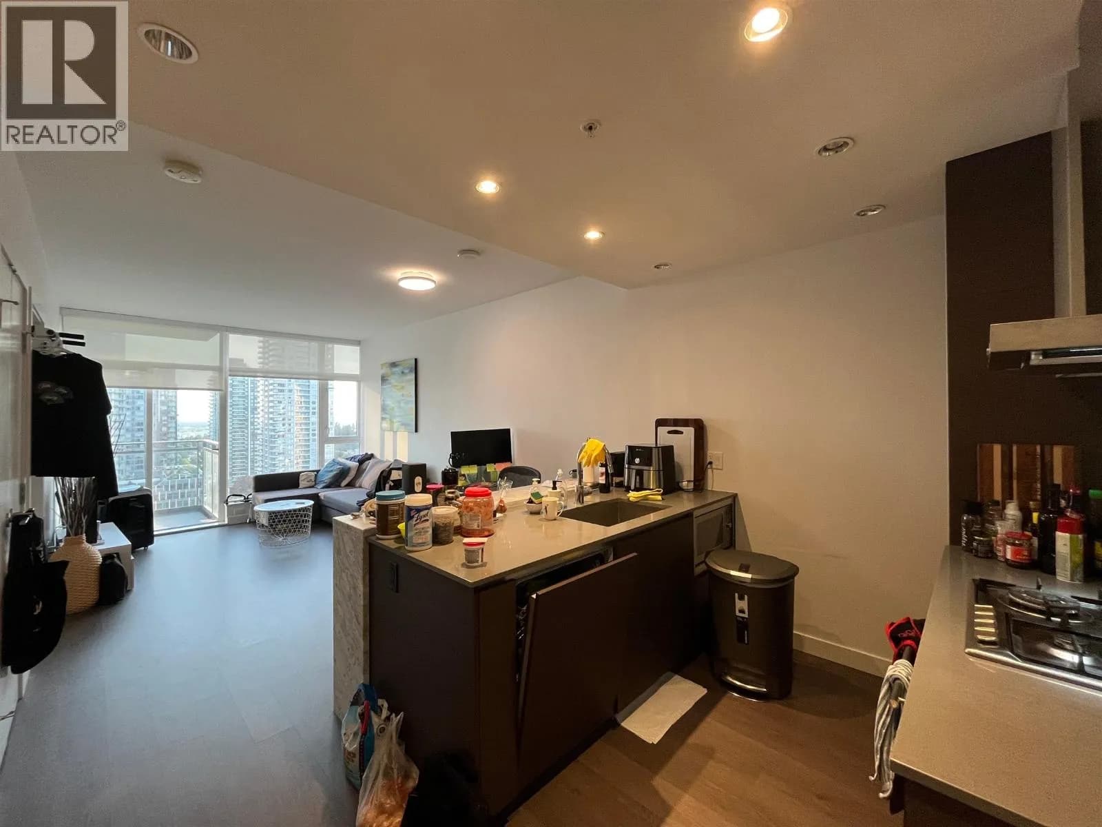 #2103 6098 STATION STREET, Burnaby, BC photo 5