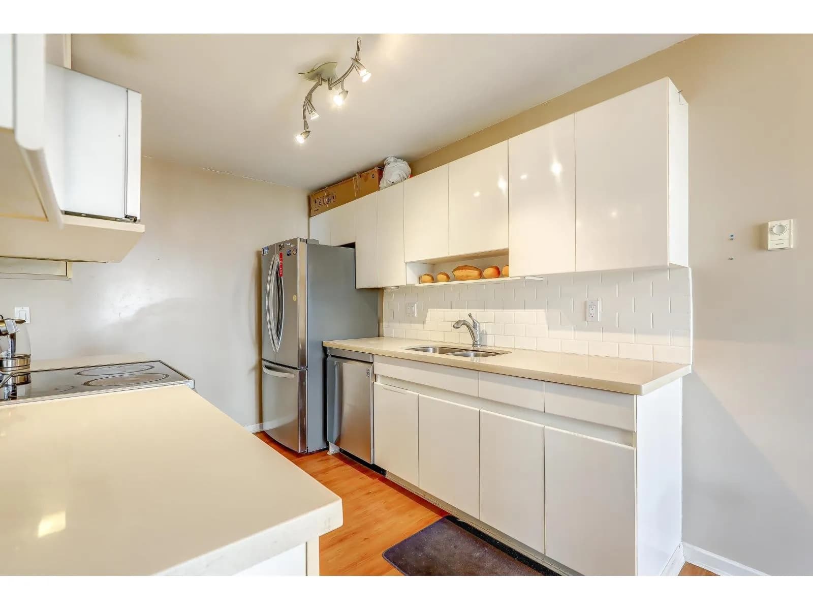 #210 14980 101A AVENUE, Surrey, BC photo 2