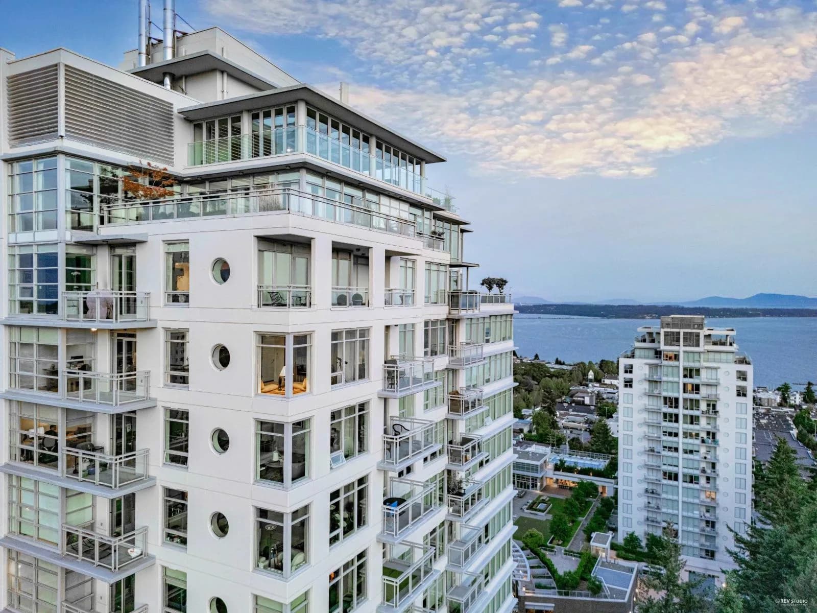 #1905 15152 RUSSELL AVENUE, White Rock, BC photo 4