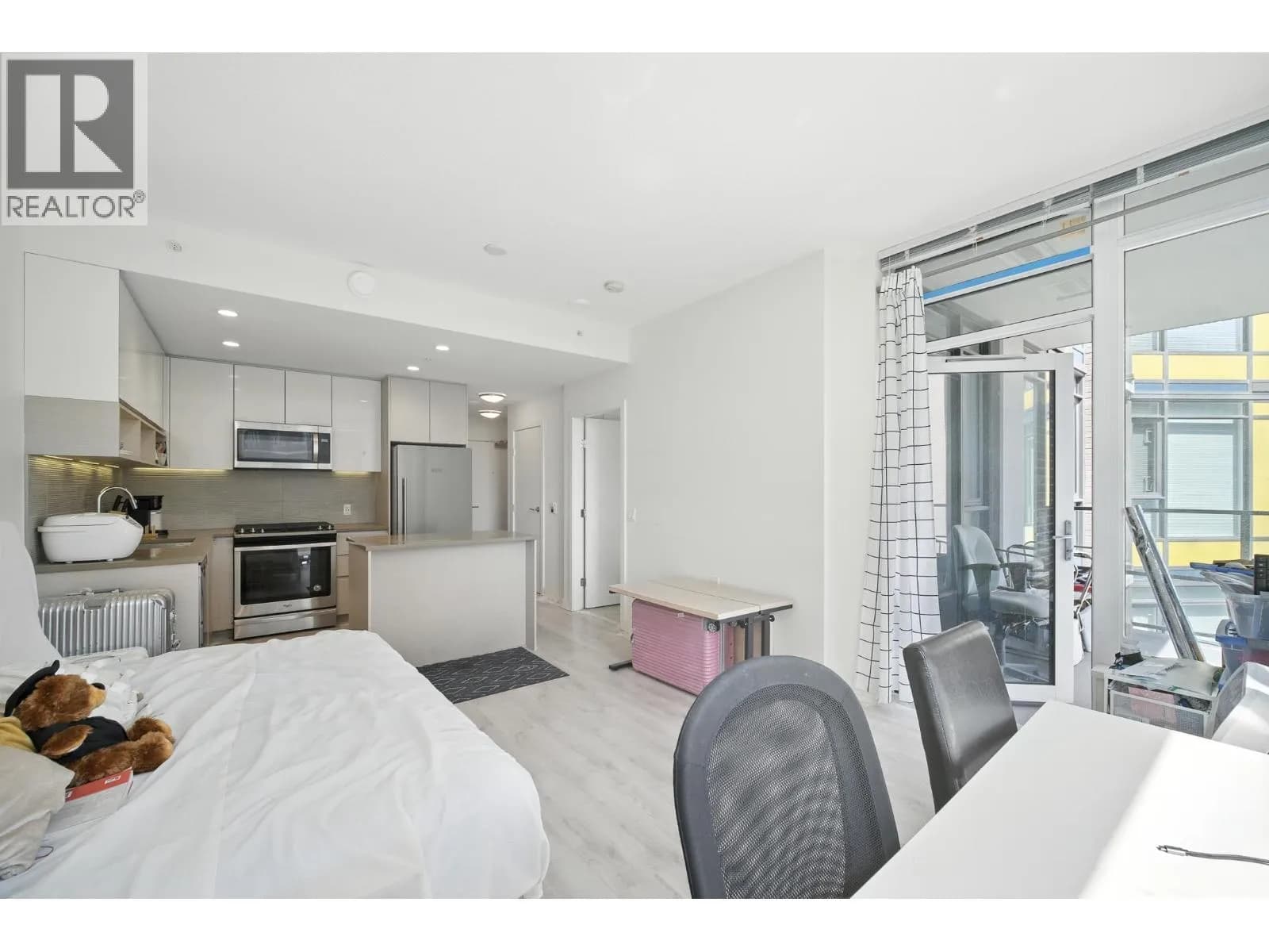 #418 8850 UNIVERSITY CRESCENT, Burnaby, BC photo 3