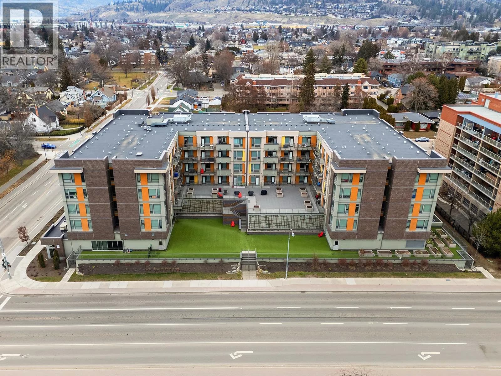 #327 925 Leon Avenue, Kelowna, BC photo 3