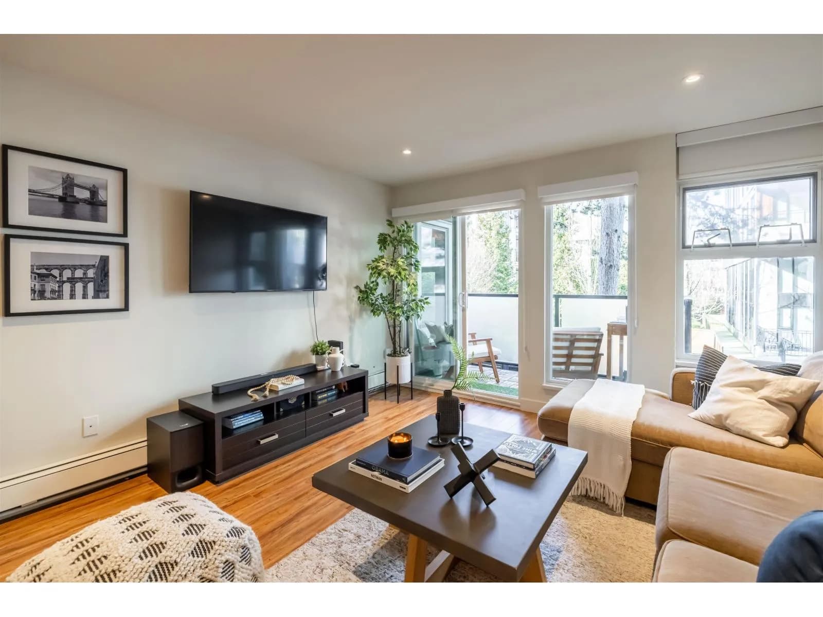 1850 E SOUTHMERE CRESCENT, Surrey