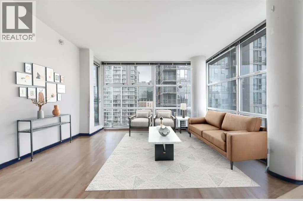 #1806 111 W GEORGIA STREET, Vancouver, BC photo 2