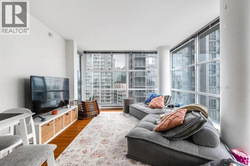 #1806 111 W GEORGIA STREET, Vancouver, BC photo 3