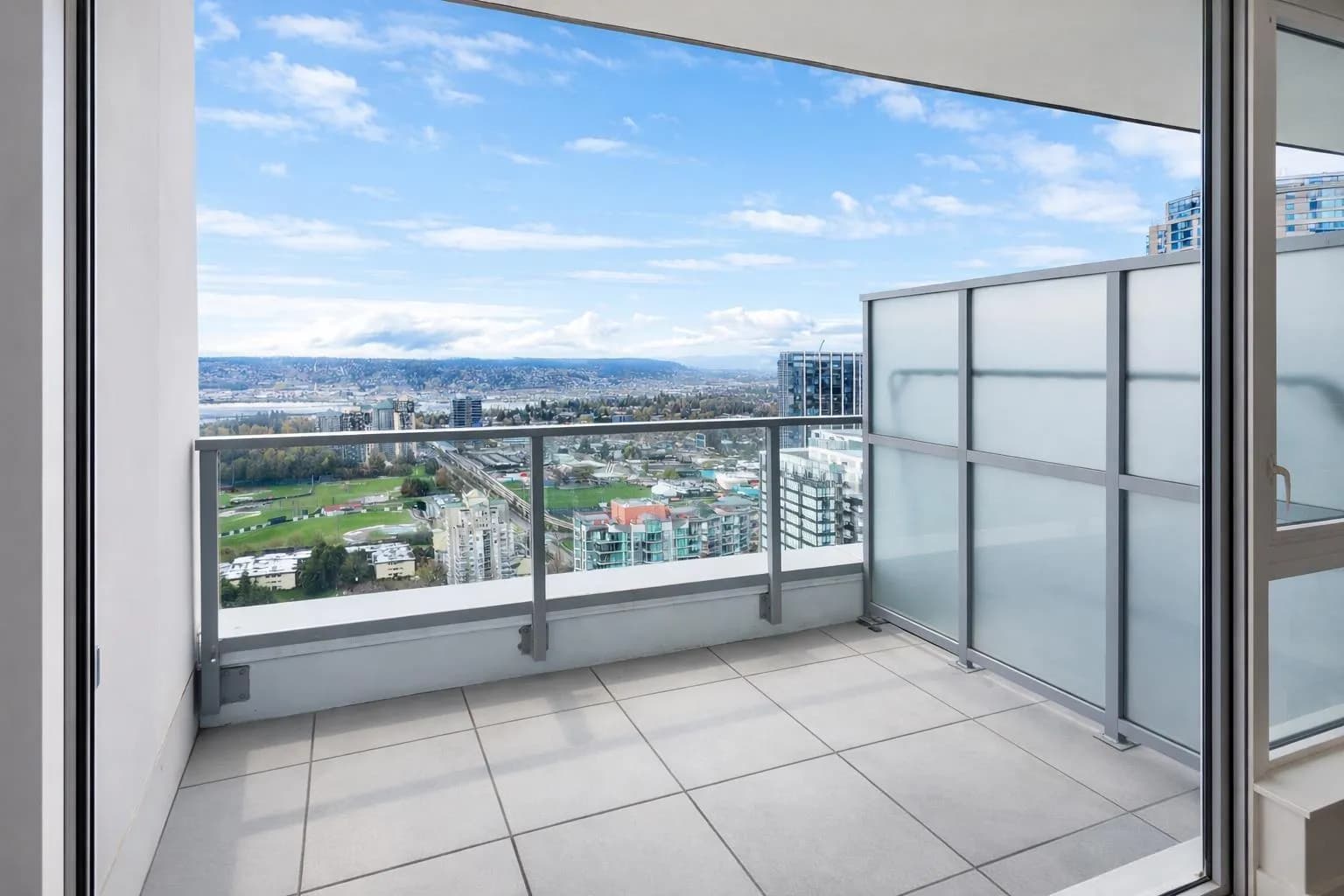 #3503 13350 CENTRAL AVENUE, Surrey, BC photo 2
