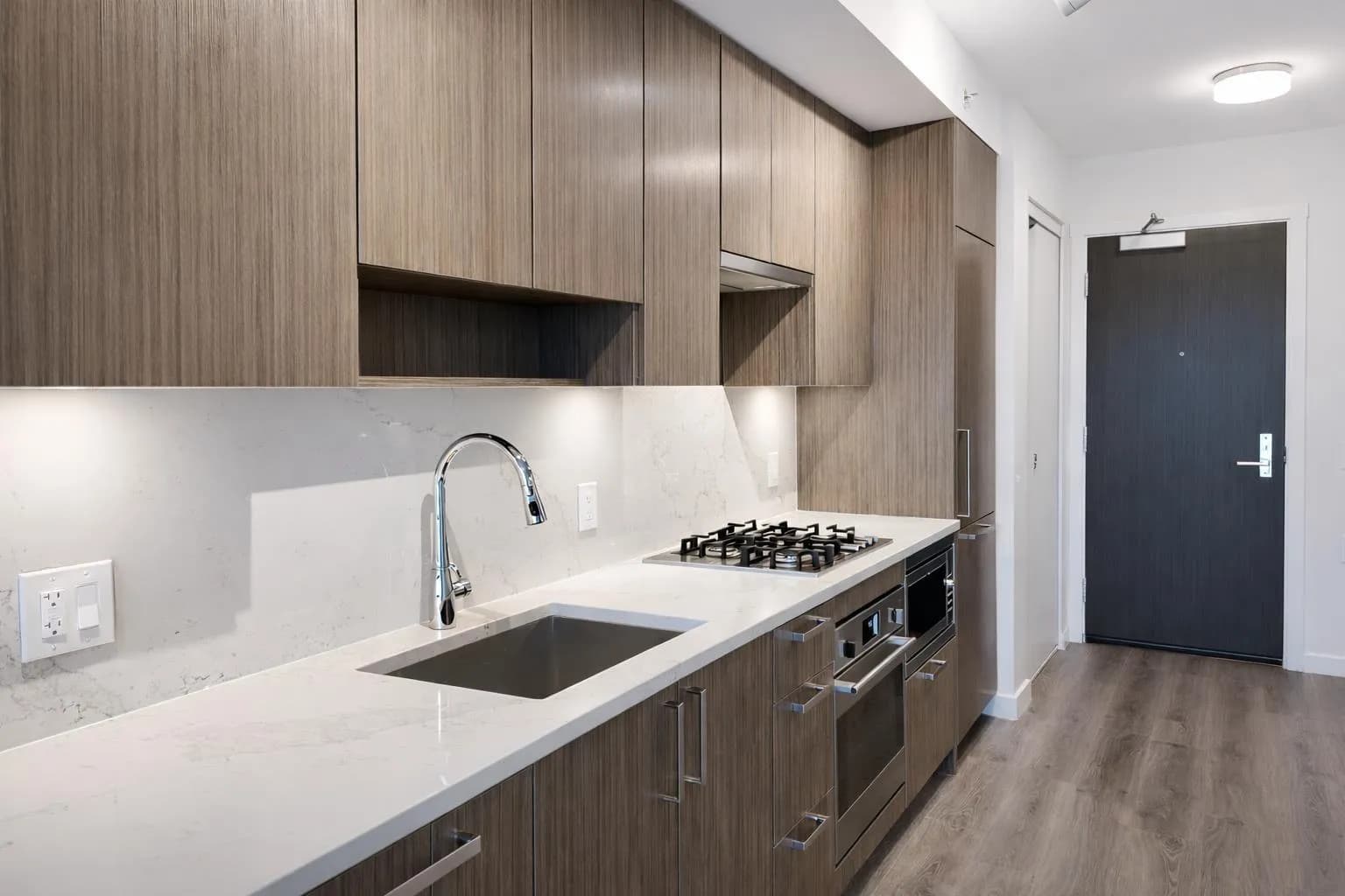 #3503 13350 CENTRAL AVENUE, Surrey, BC photo 4