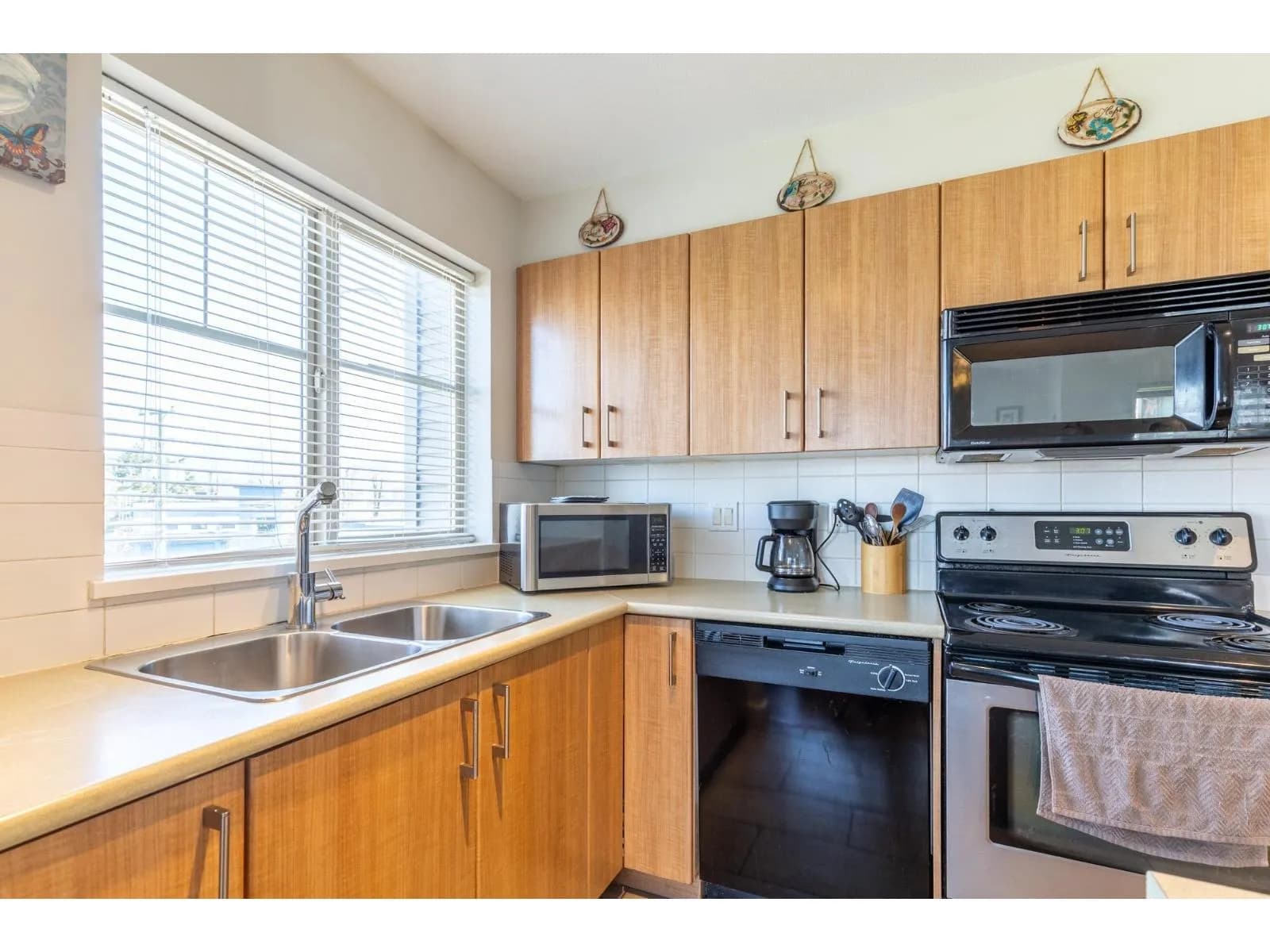 #304 45555 YALE ROAD, Chilliwack, BC photo 5