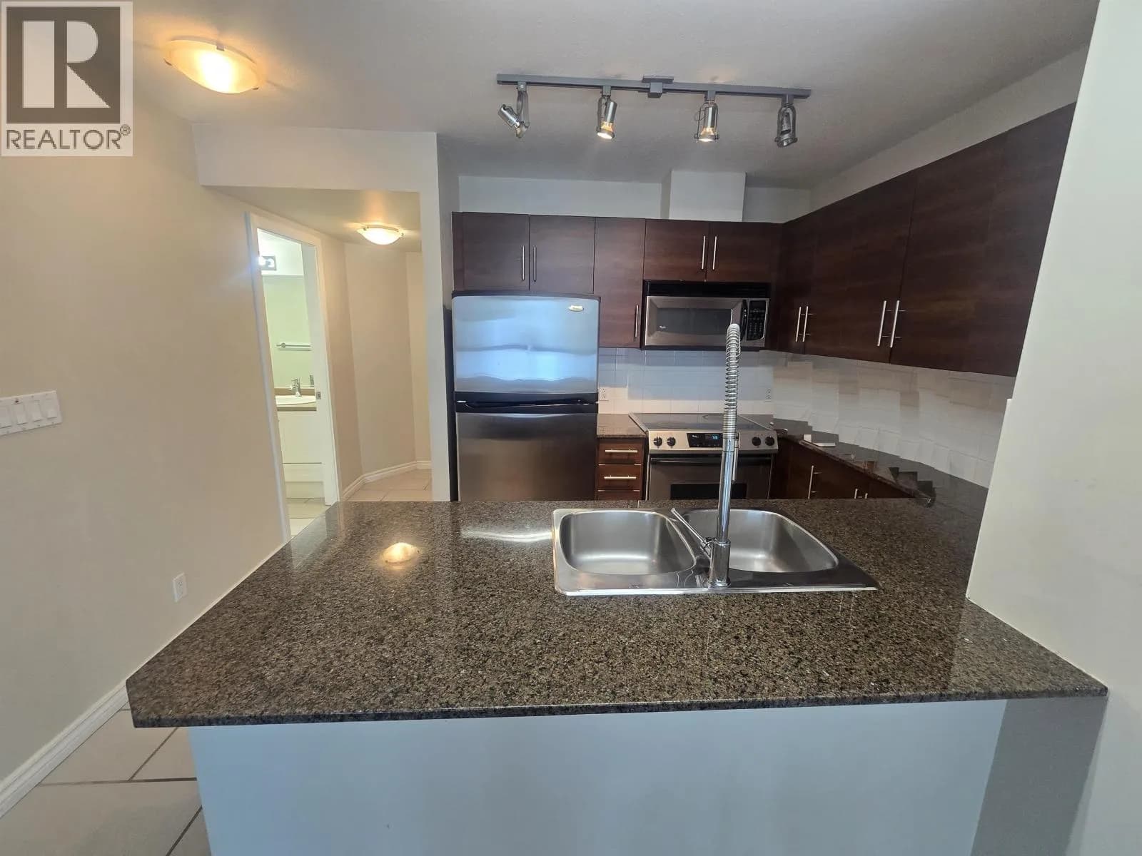 #1204 813 AGNES STREET, New Westminster, BC photo 4