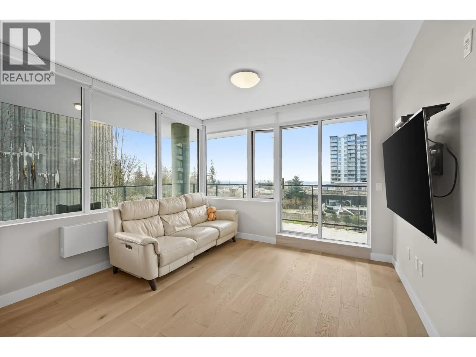 #604 8761 UNIVERSITY CRESCENT, Burnaby, BC photo 4