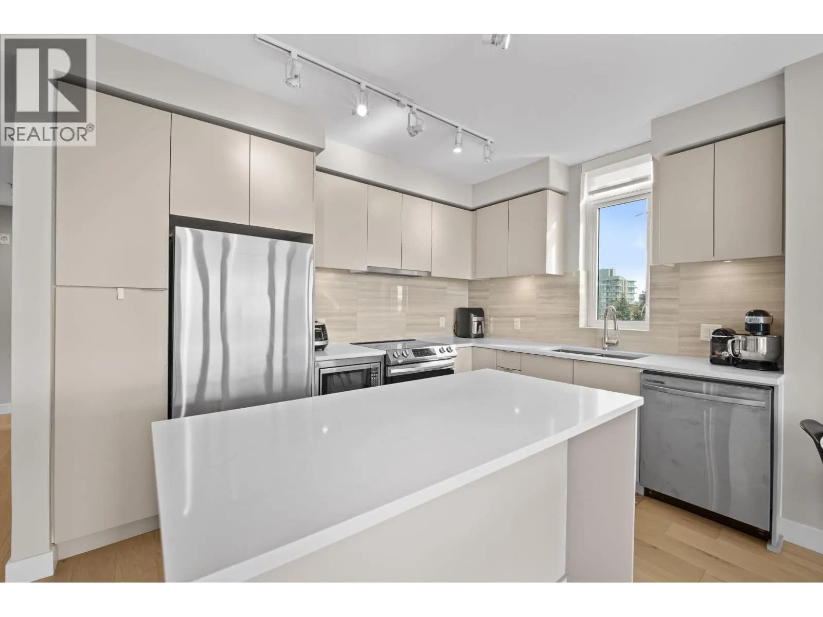 #604 8761 UNIVERSITY CRESCENT, Burnaby, BC photo 5
