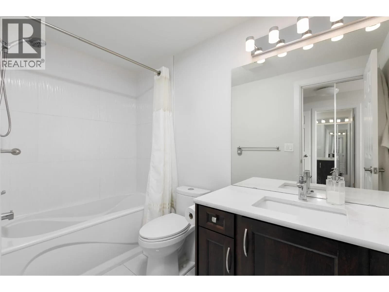 #202 1055 Lawrence Avenue, Kelowna, BC photo 5
