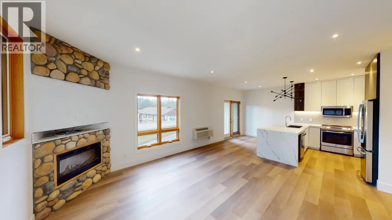 #301 7291 PROSPECTOR Avenue, Radium Hot Springs, BC photo 3