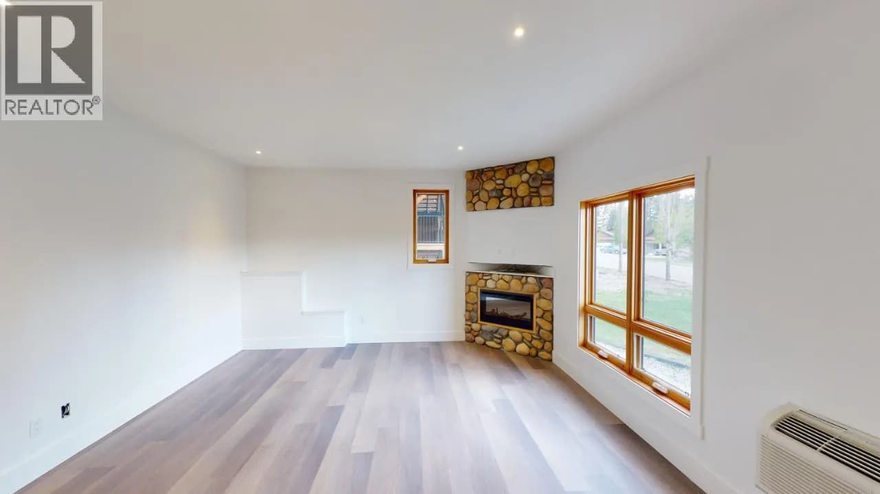 #301 7291 PROSPECTOR Avenue, Radium Hot Springs, BC photo 4