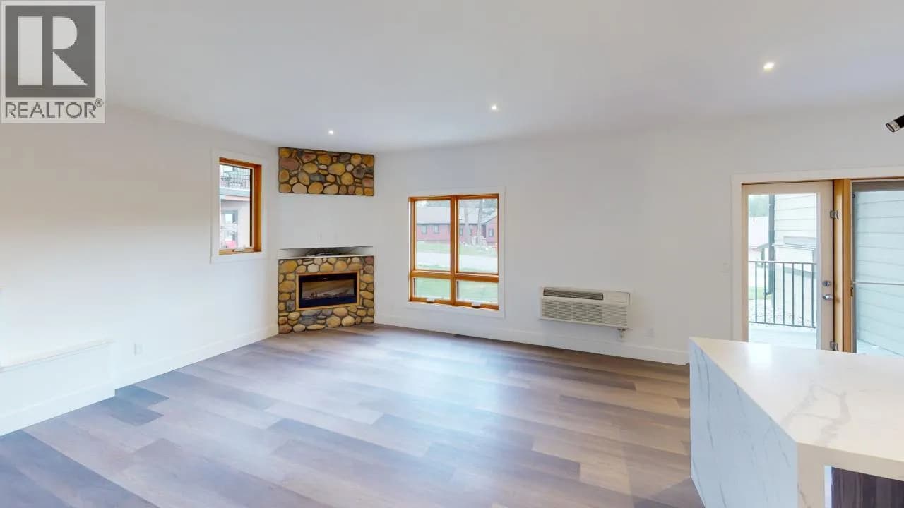 #301 7291 PROSPECTOR Avenue, Radium Hot Springs, BC photo 5
