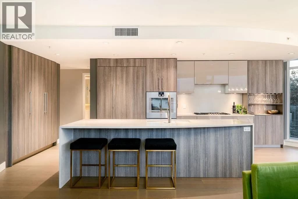 210 SALTER STREET, New Westminster