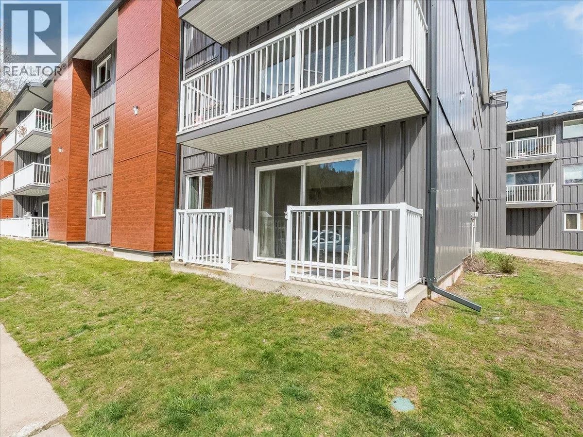 880 Wordsworth Avenue, Warfield