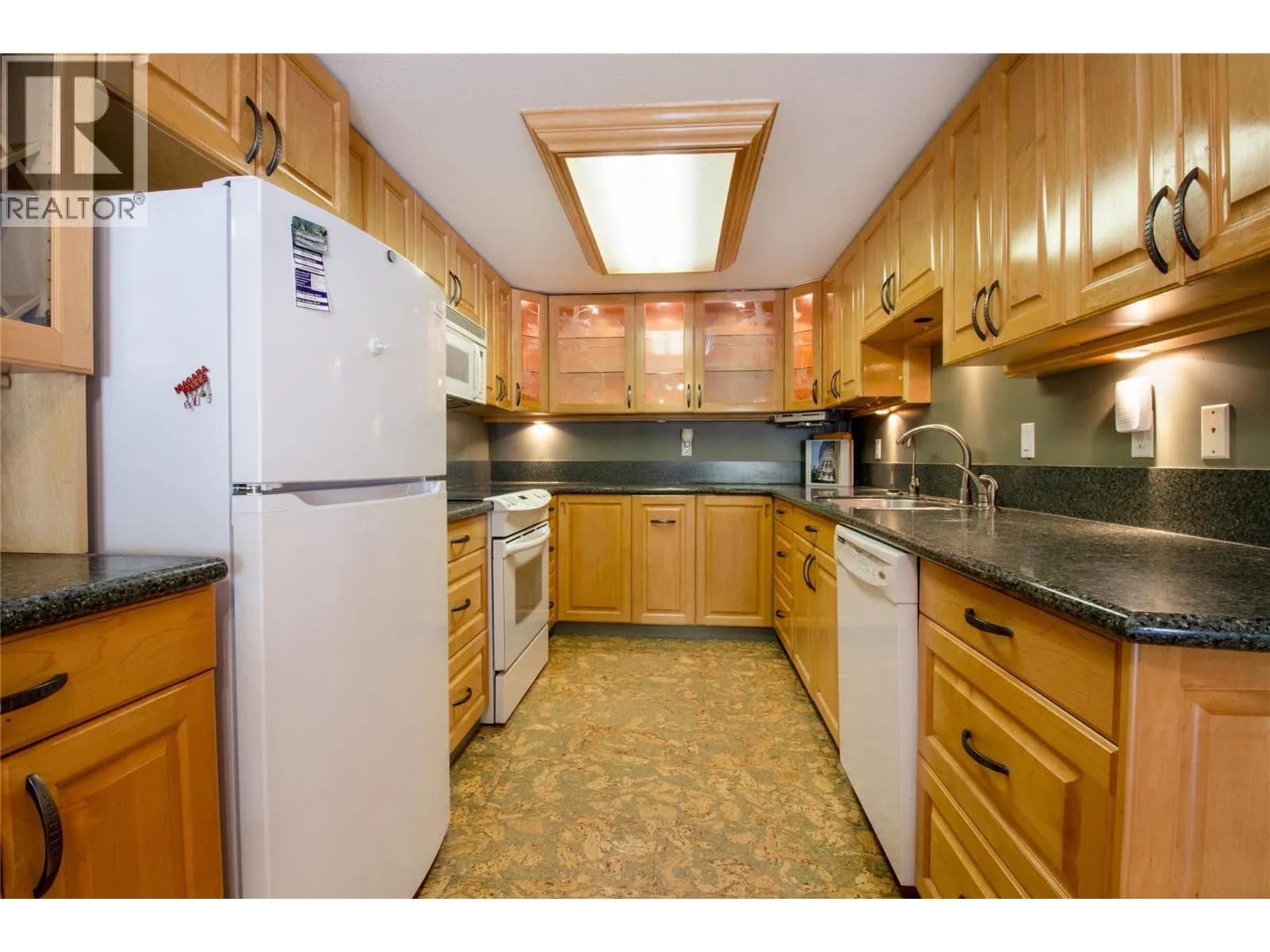 #309 311 Sixth Street, Revelstoke, BC photo 3