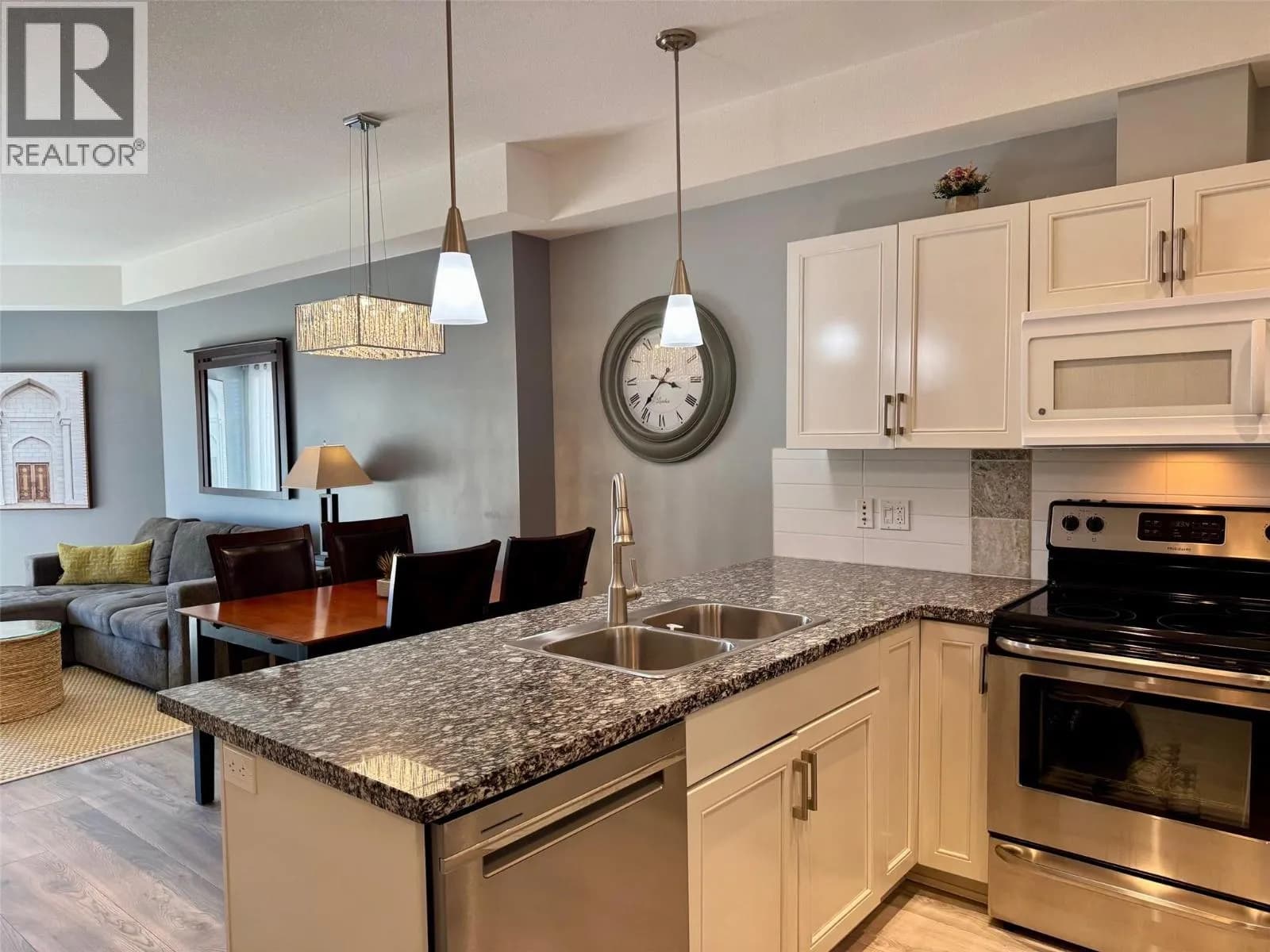 3229 Skyview Lane, West Kelowna
