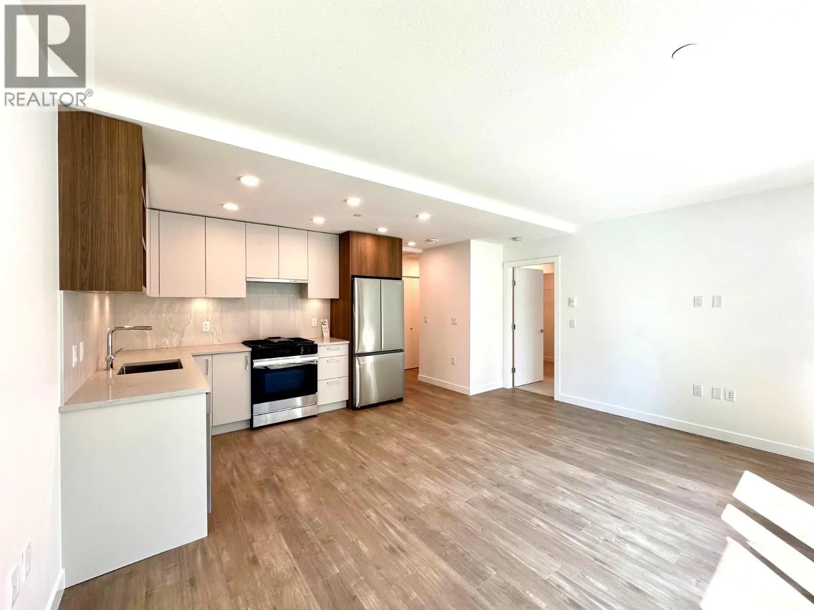 #313 723 GROVER AVENUE, Coquitlam, BC photo 2