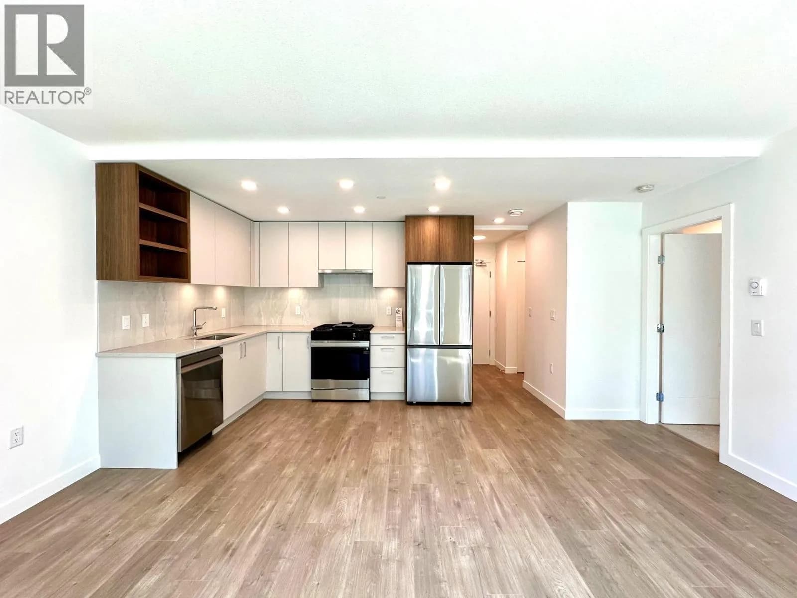 #313 723 GROVER AVENUE, Coquitlam, BC photo 3