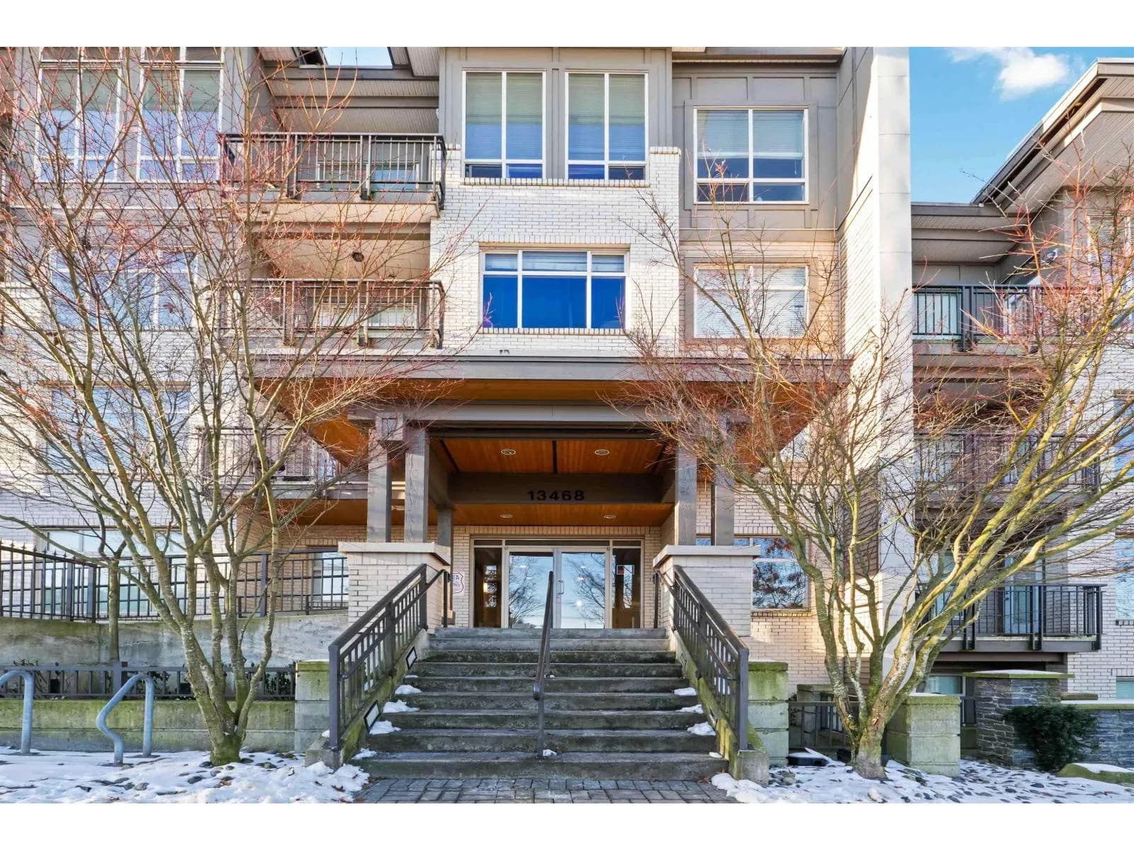 #111 13468 KING GEORGE BOULEVARD, Surrey, BC photo 2