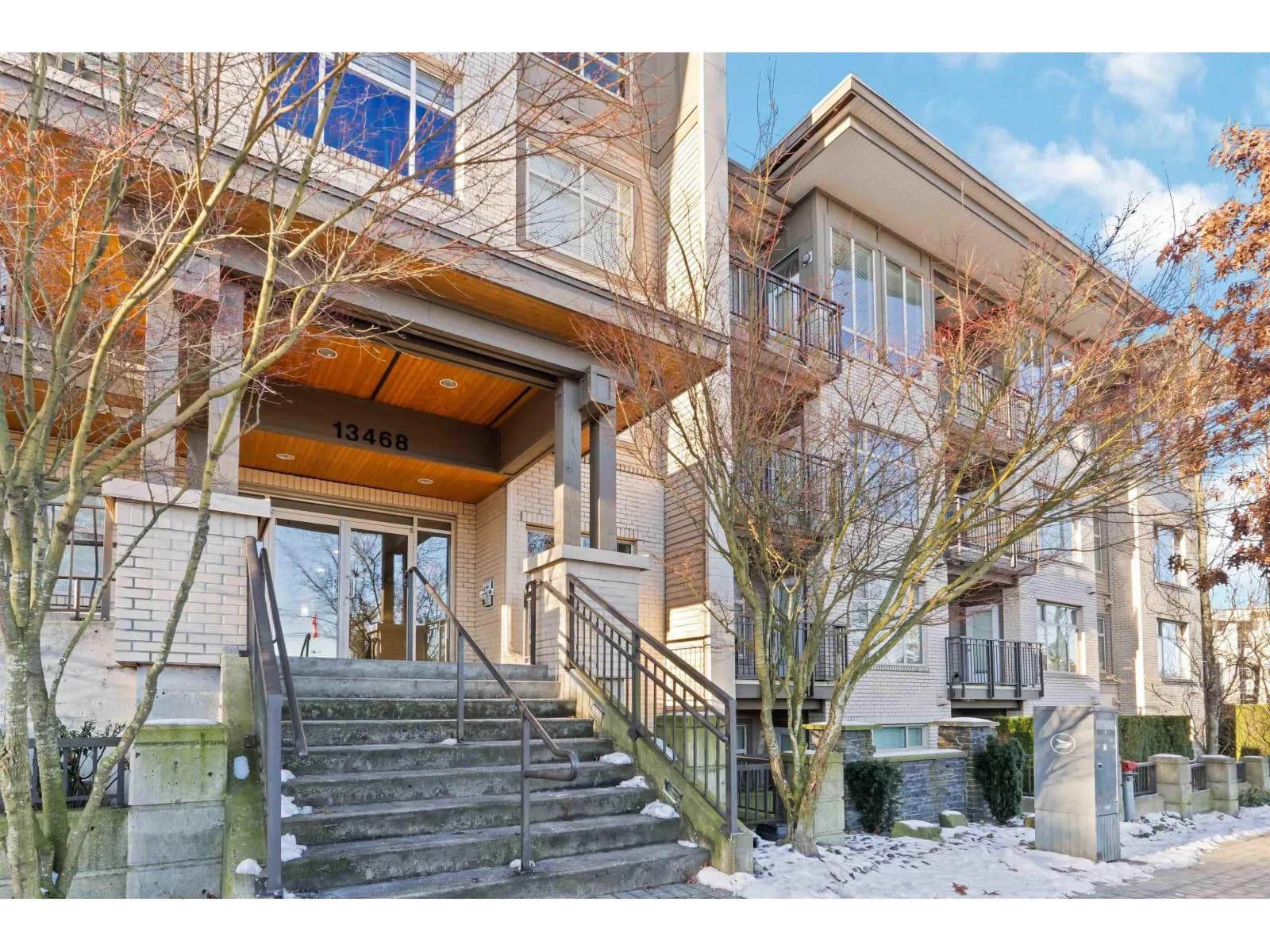#111 13468 KING GEORGE BOULEVARD, Surrey, BC photo 3