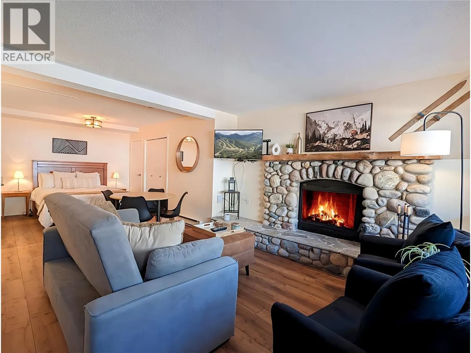 #806 2030 Panorama Drive, Panorama Mountain, BC photo 2