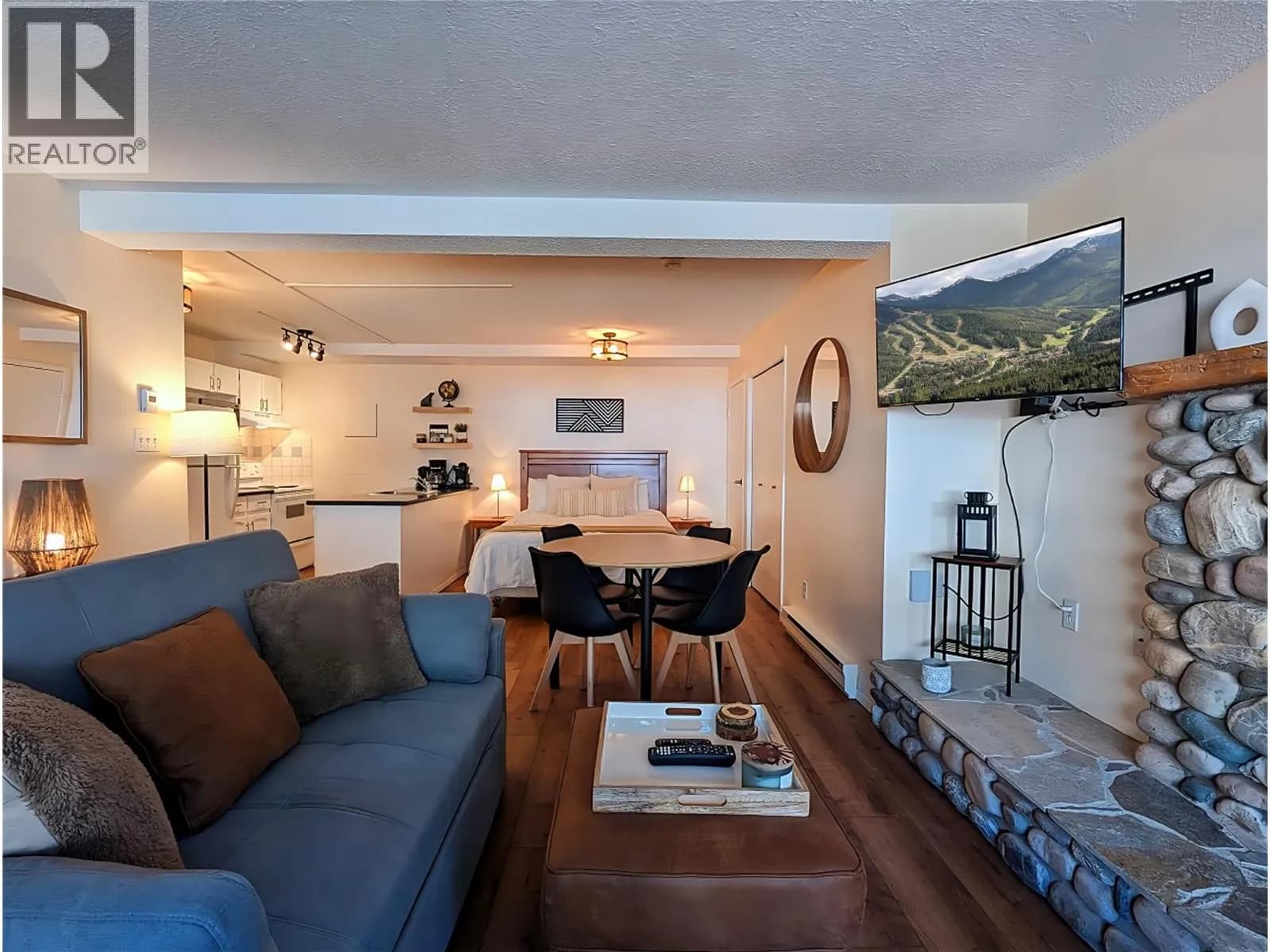 #806 2030 Panorama Drive, Panorama Mountain, BC photo 3