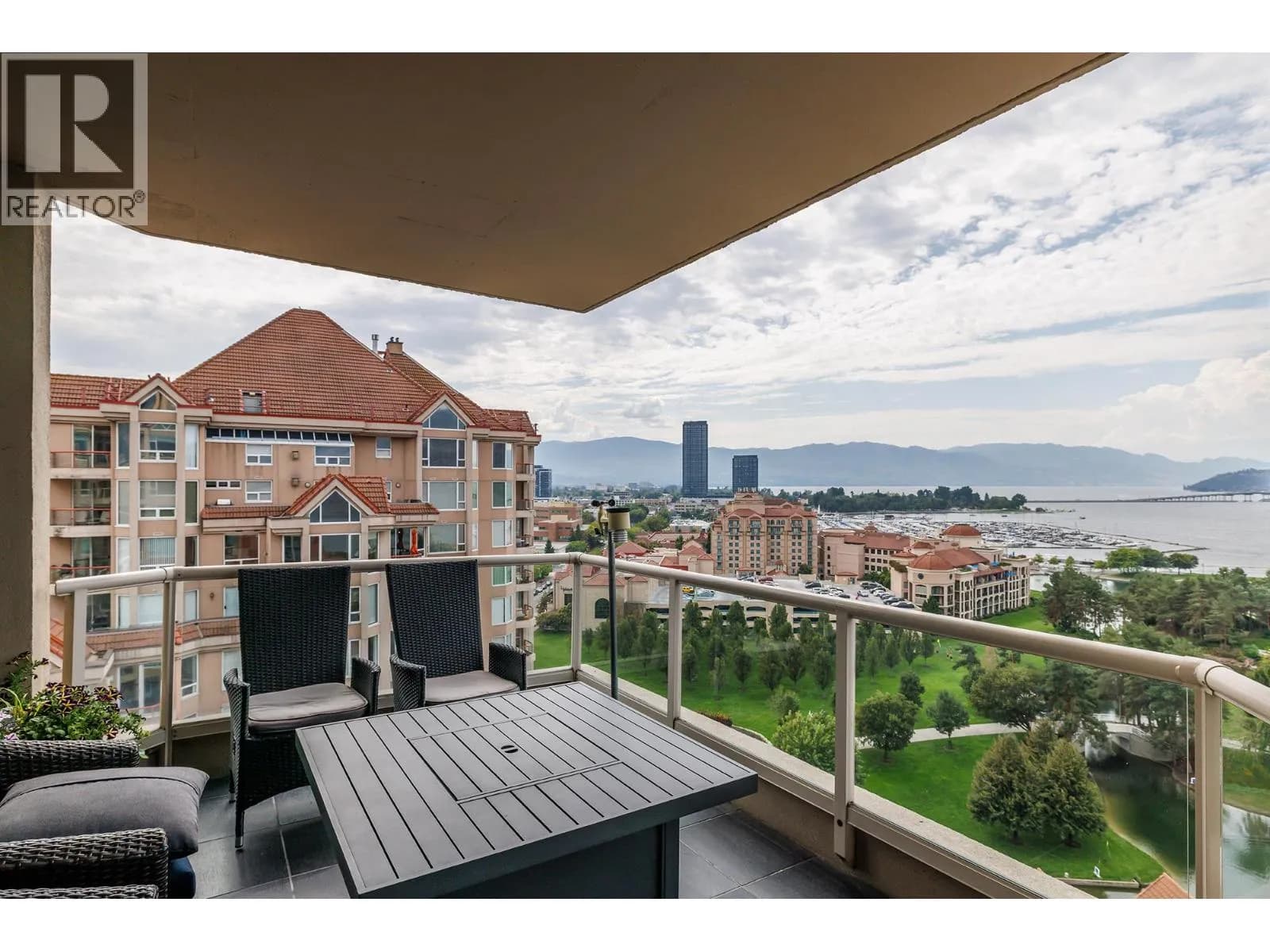 #1601 1152 Sunset Drive, Kelowna, BC photo 2