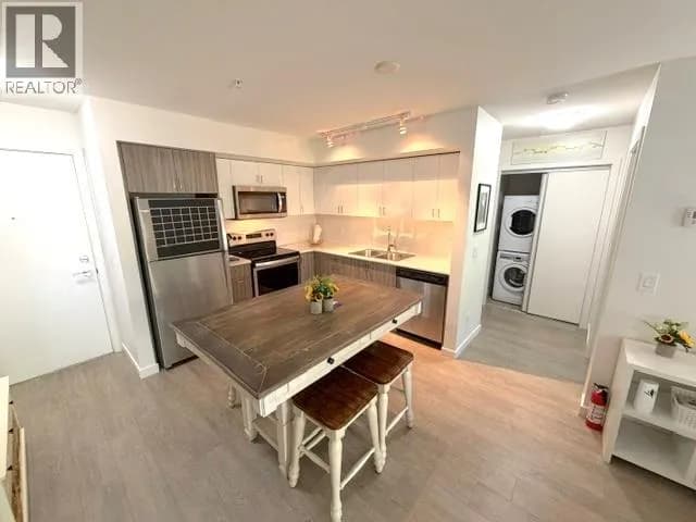 #211 725 Academy Way, Kelowna, BC photo 3