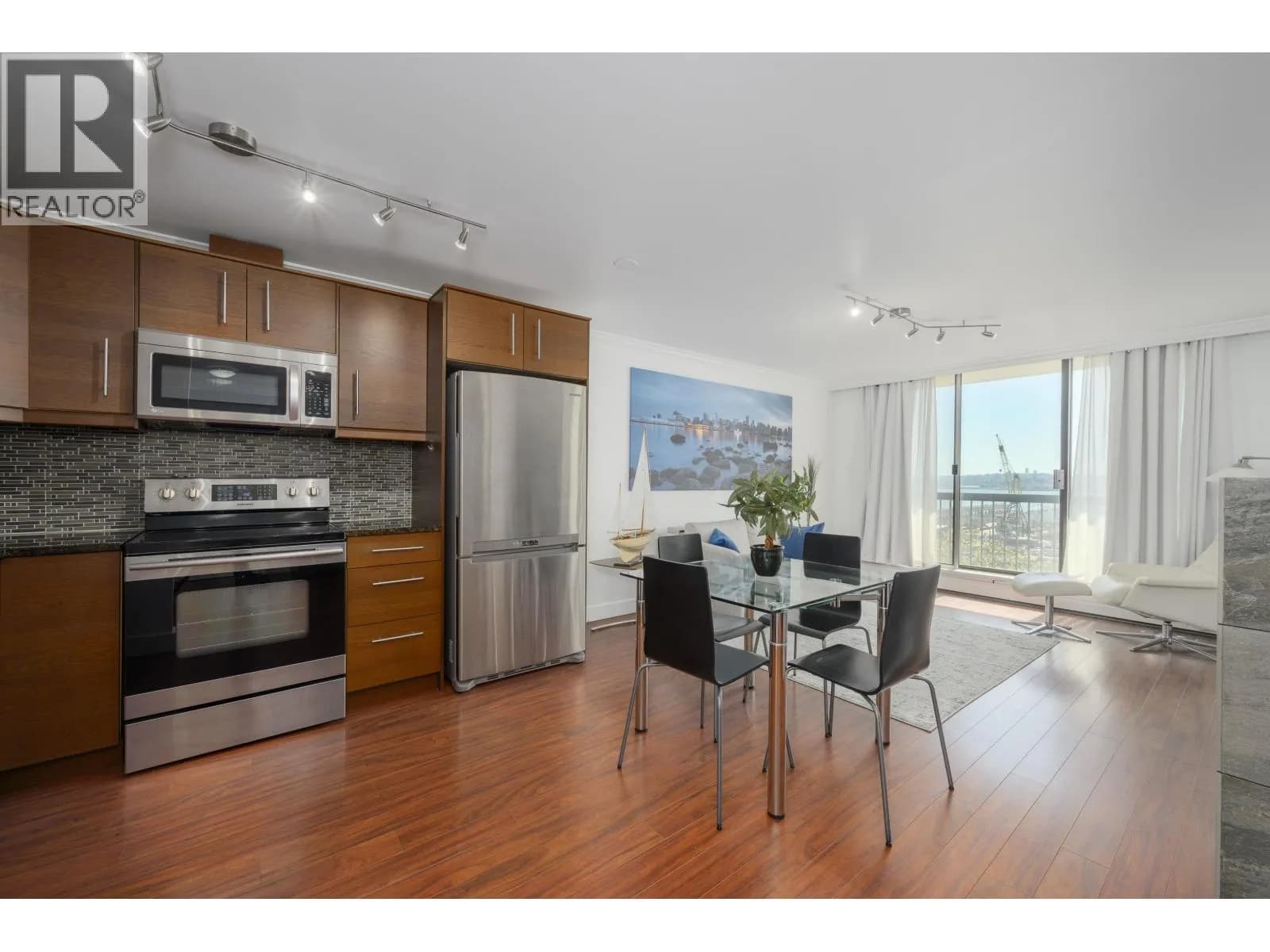 #608 145 ST. GEORGES AVENUE, North Vancouver, BC photo 2