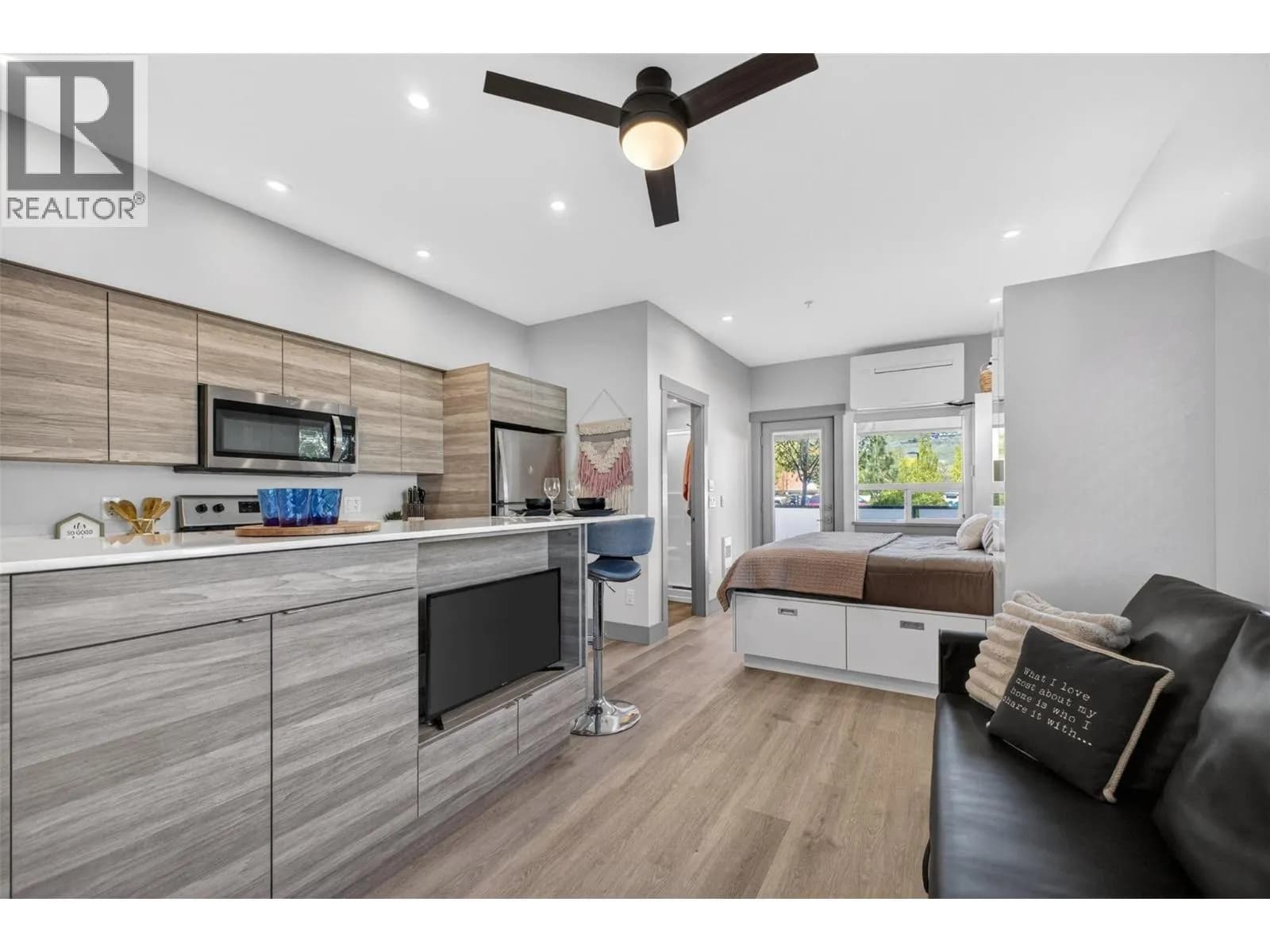 #114 2555 Lakeshore Road, Vernon, BC photo 2