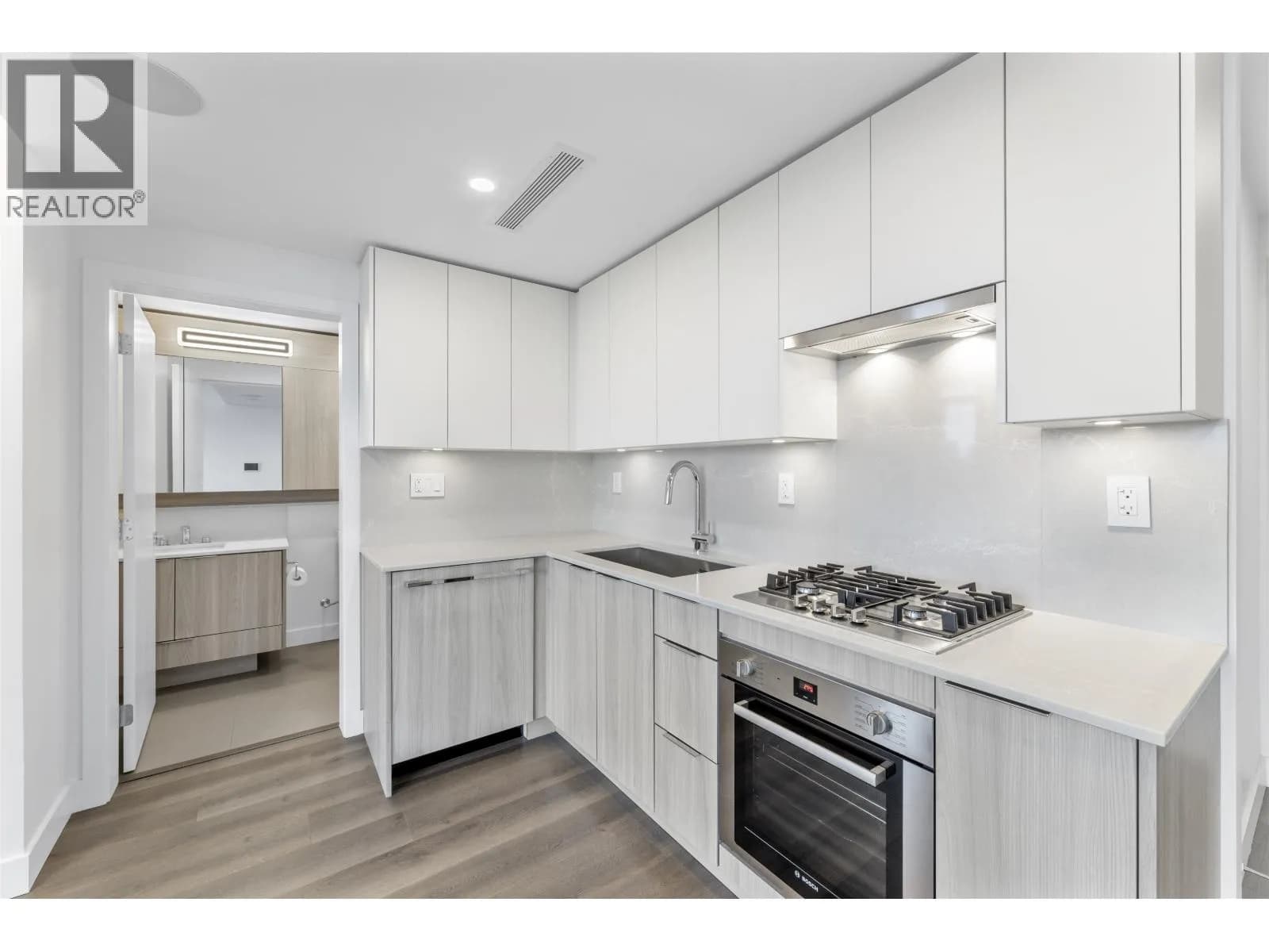#1404 901 LOUGHEED HIGHWAY, Coquitlam, BC photo 4