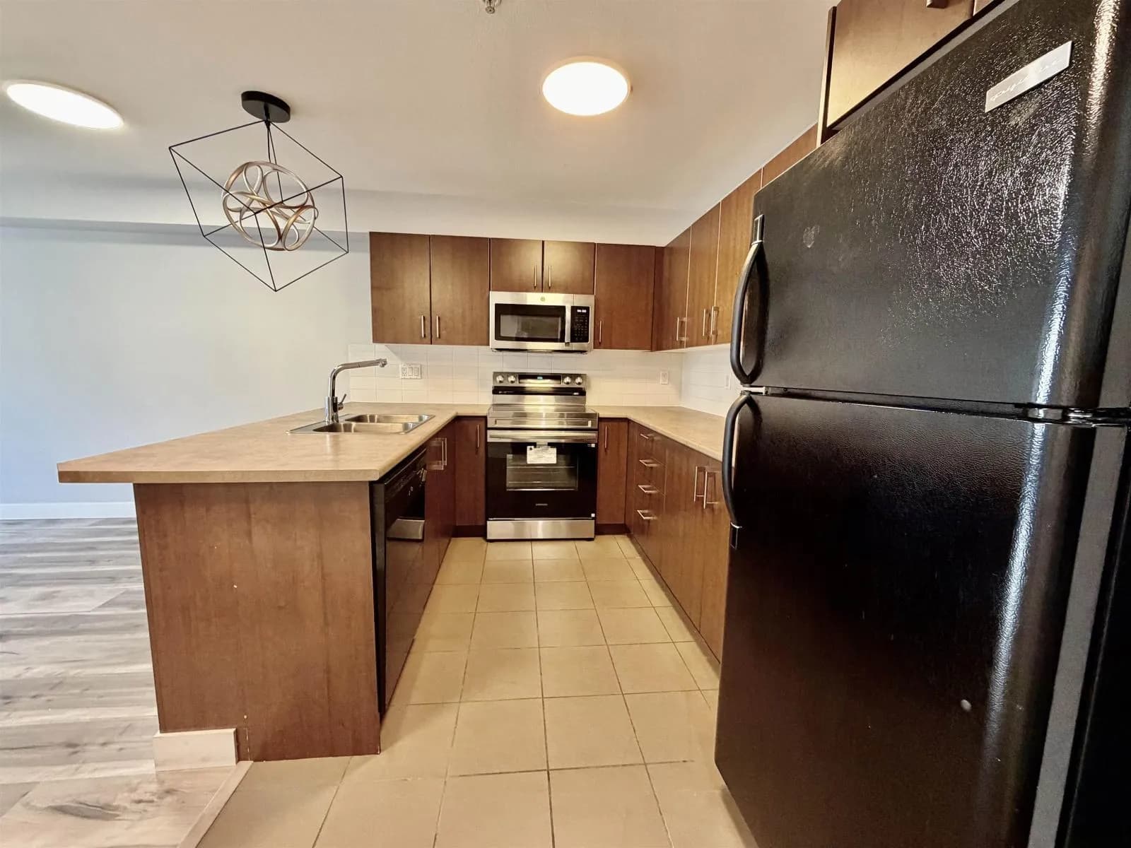 #214 45555 YALE ROAD, Chilliwack, BC photo 4