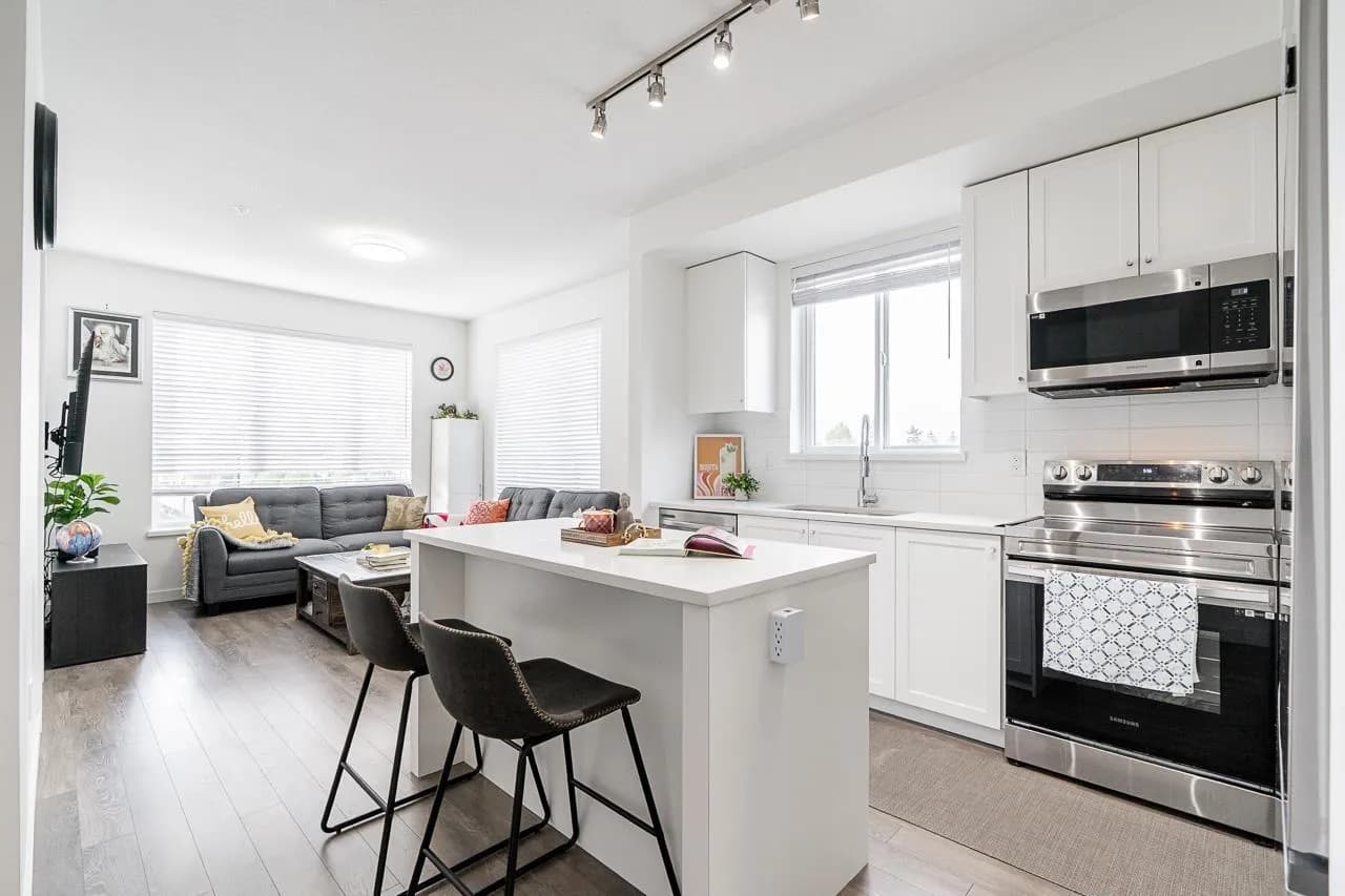 15848 FRASER HIGHWAY, Surrey
