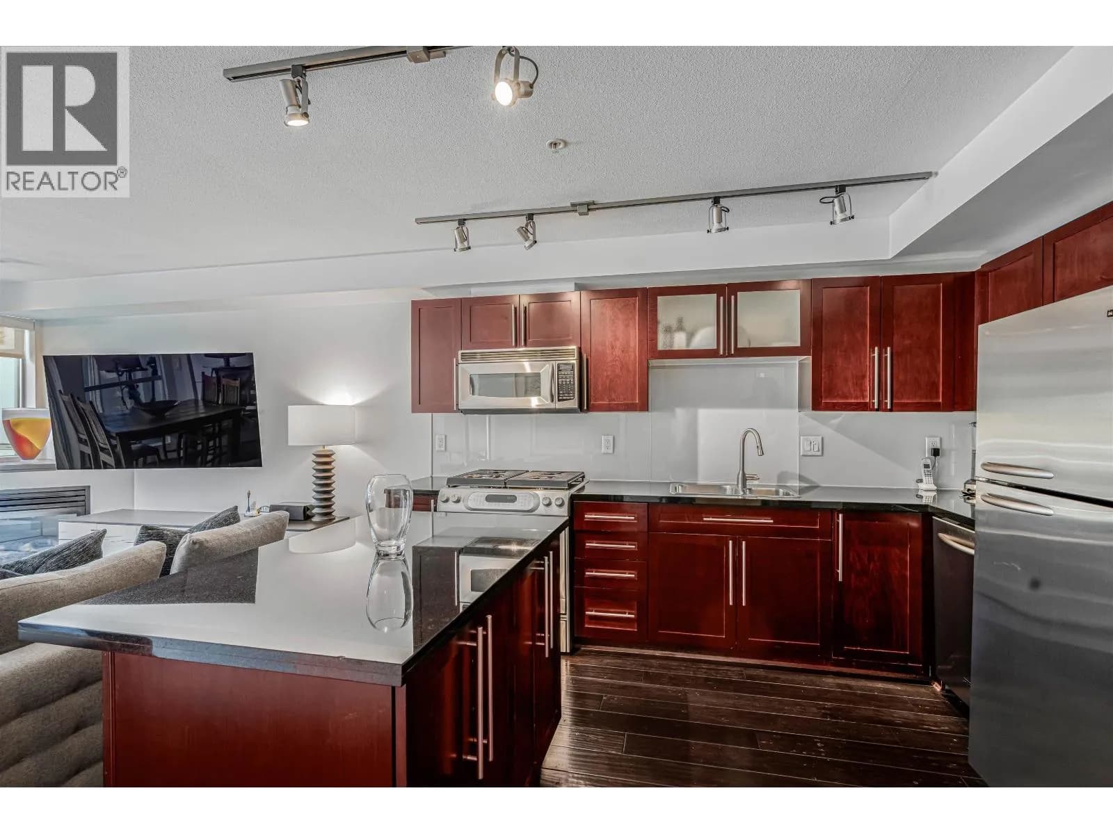 #207 122 E 3RD STREET, North Vancouver, BC photo 4
