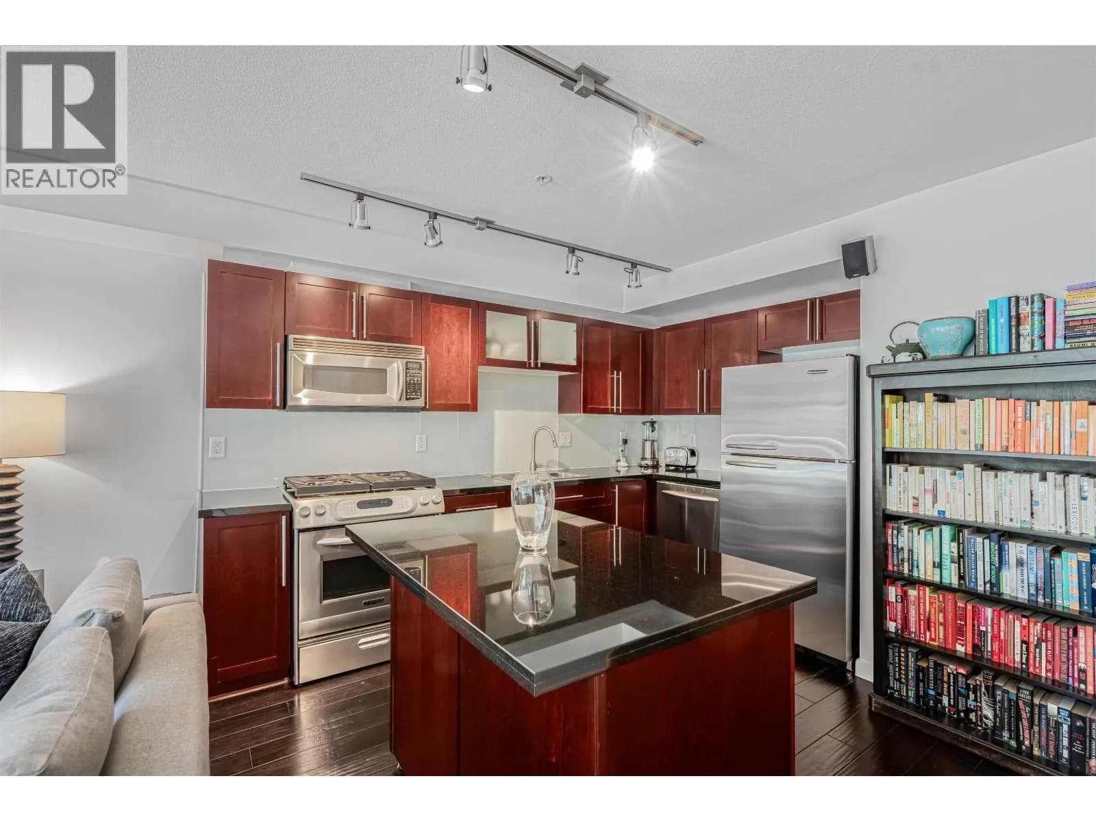 #207 122 E 3RD STREET, North Vancouver, BC photo 5
