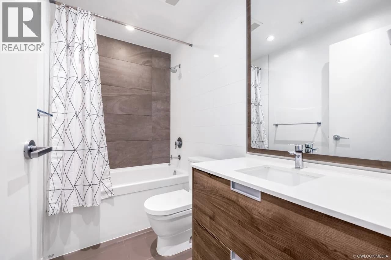 #2906 4688 KINGSWAY, Burnaby, BC photo 3