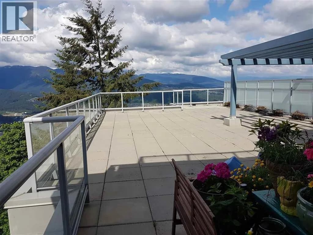 #803 9262 UNIVERSITY CRESCENT, Burnaby, BC photo 2