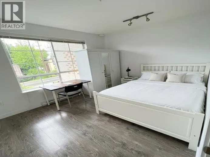 #320 608 COMO LAKE, Coquitlam, BC photo 2