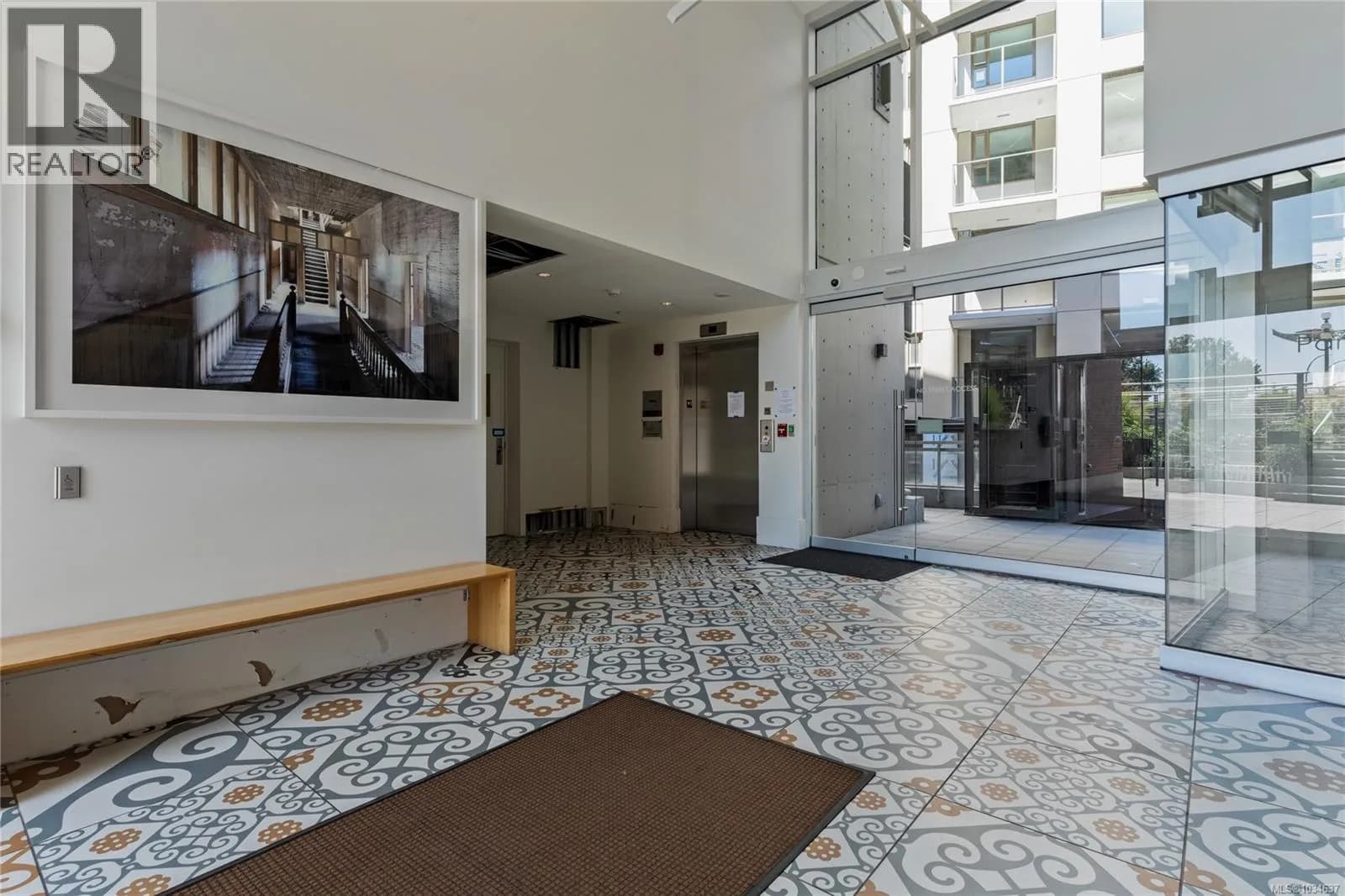 #211 456 Pandora Ave, Victoria, BC photo 2