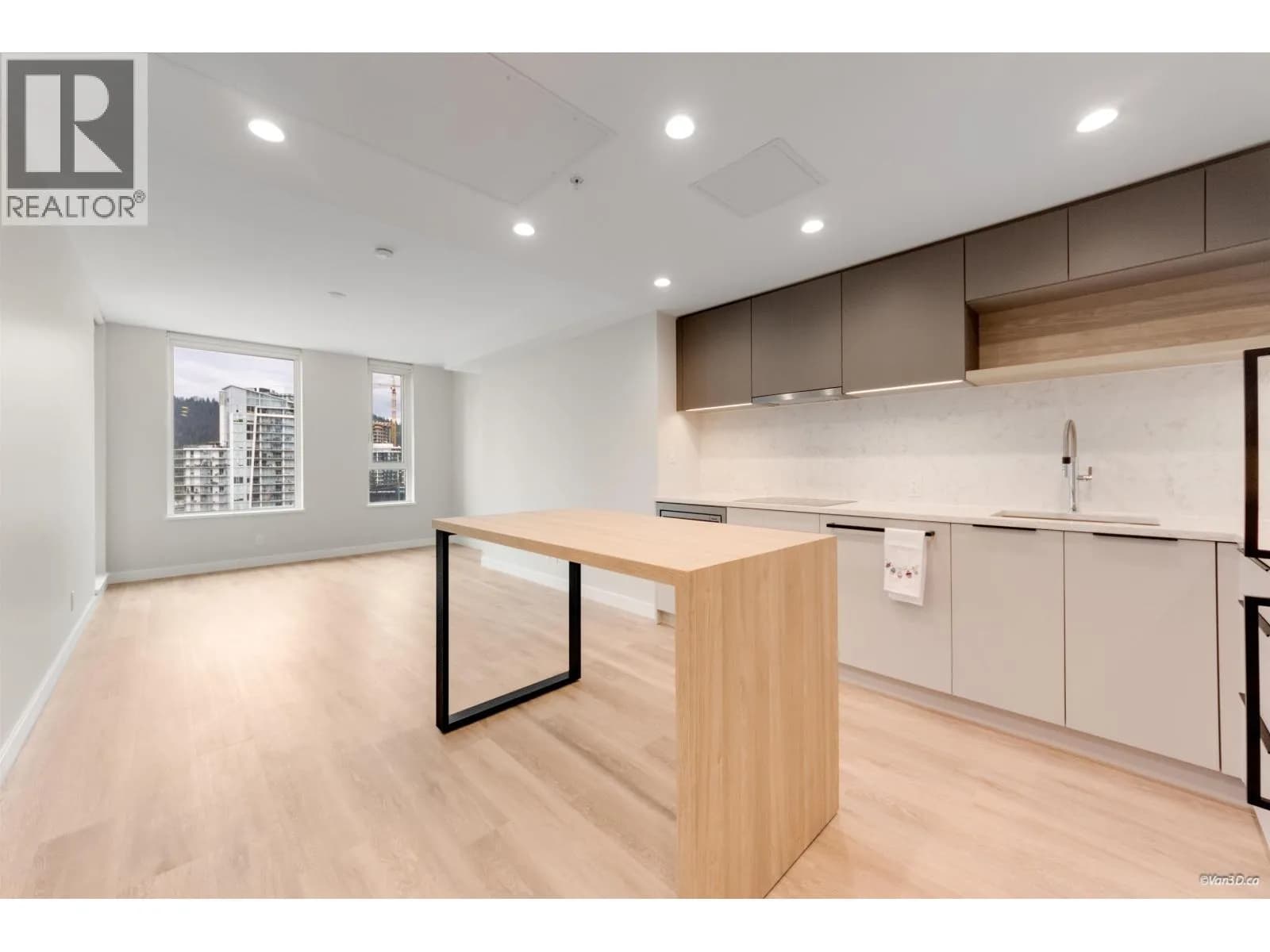 567 EMERSON STREET, Coquitlam