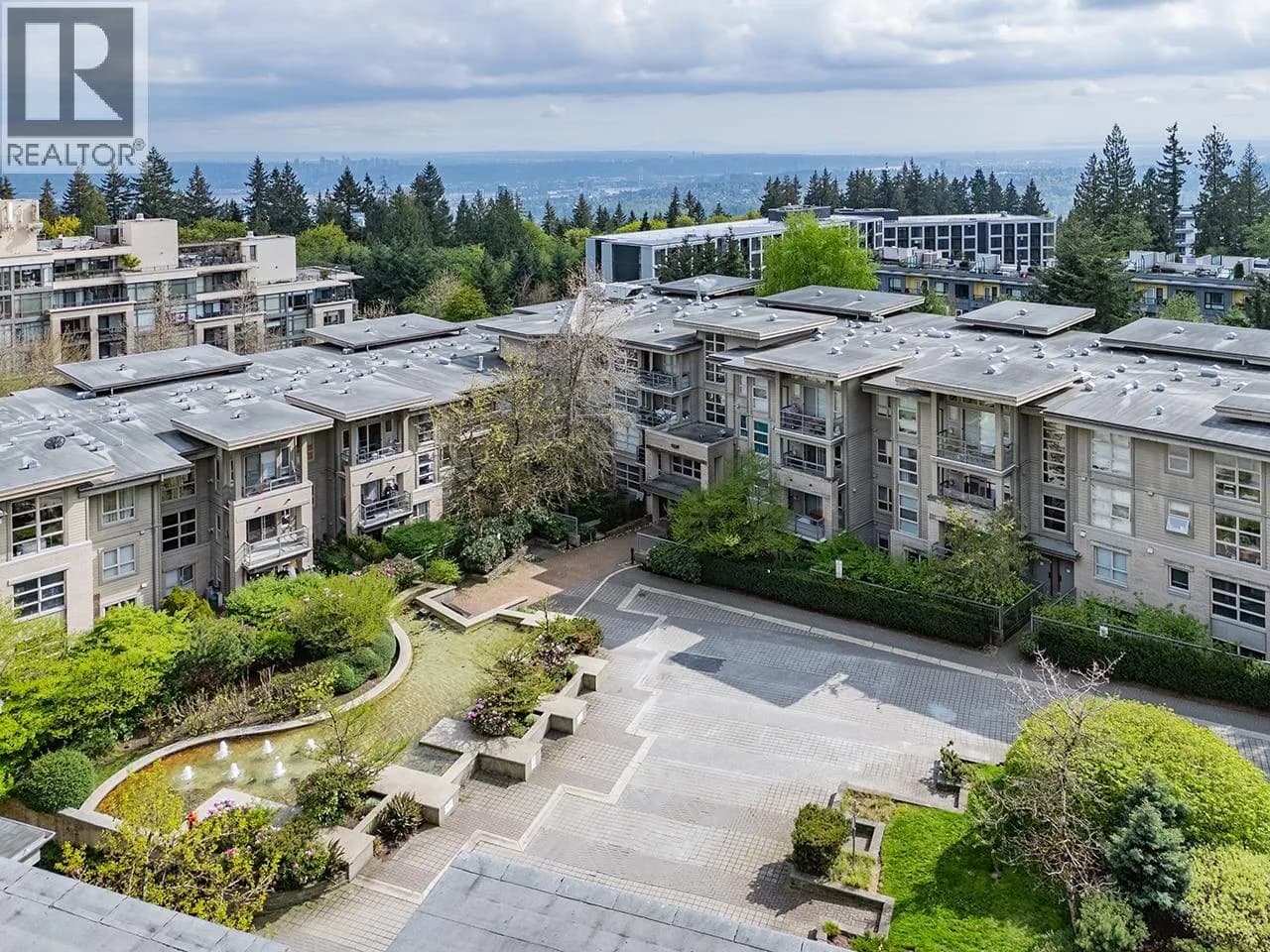 #403 9339 UNIVERSITY CRESCENT, Burnaby, BC photo 3