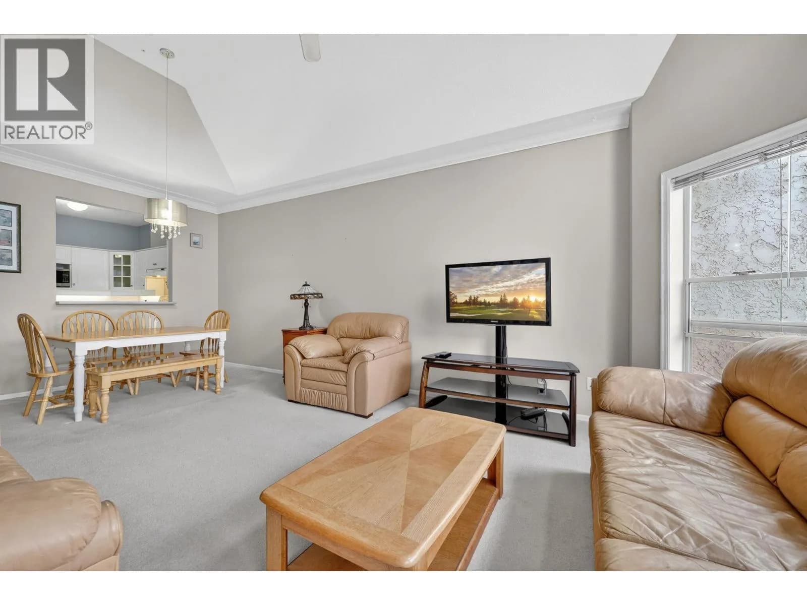 #303 877 KLO Road, Kelowna, BC photo 5