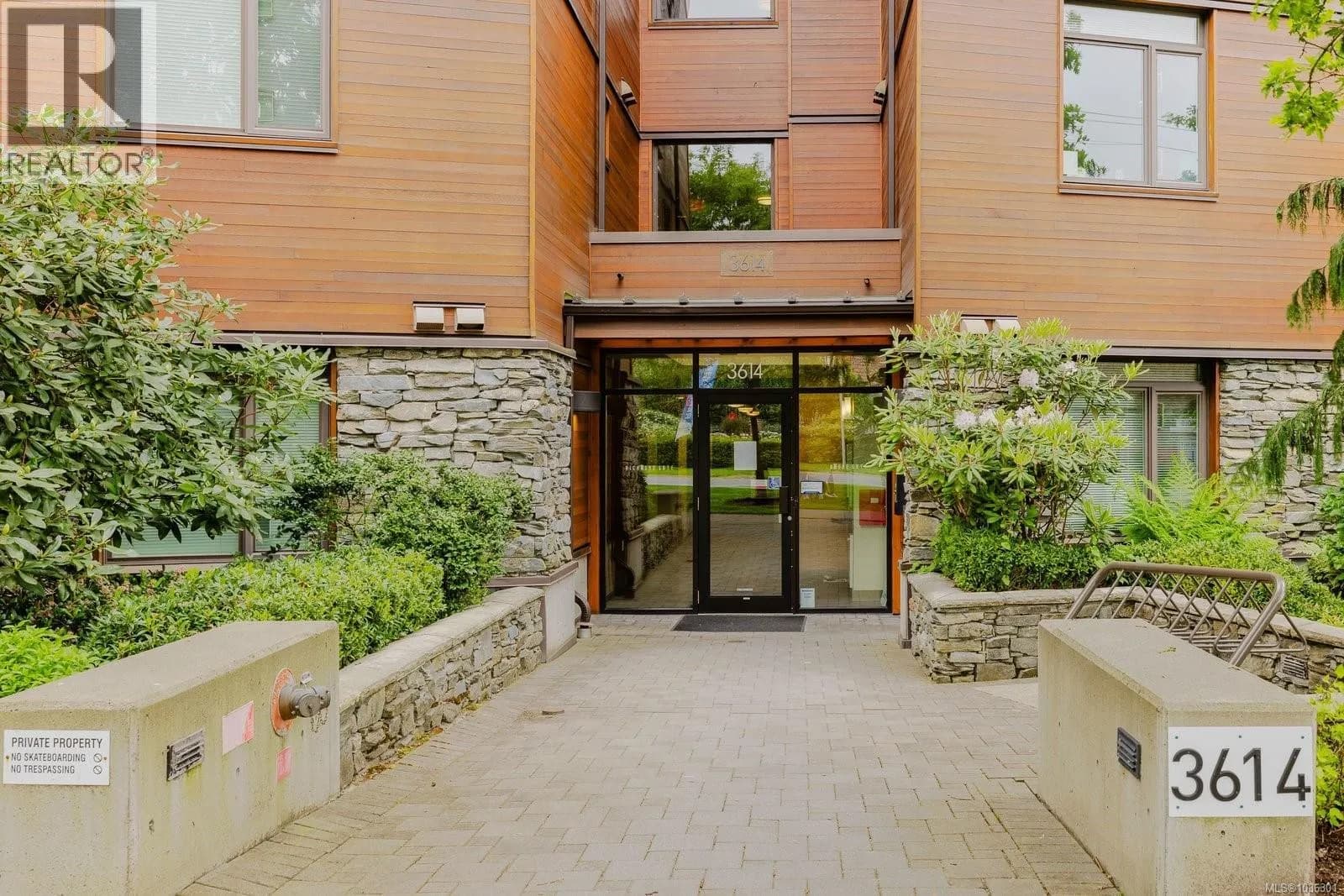 #203 3614 Richmond Rd, Saanich, BC photo 3