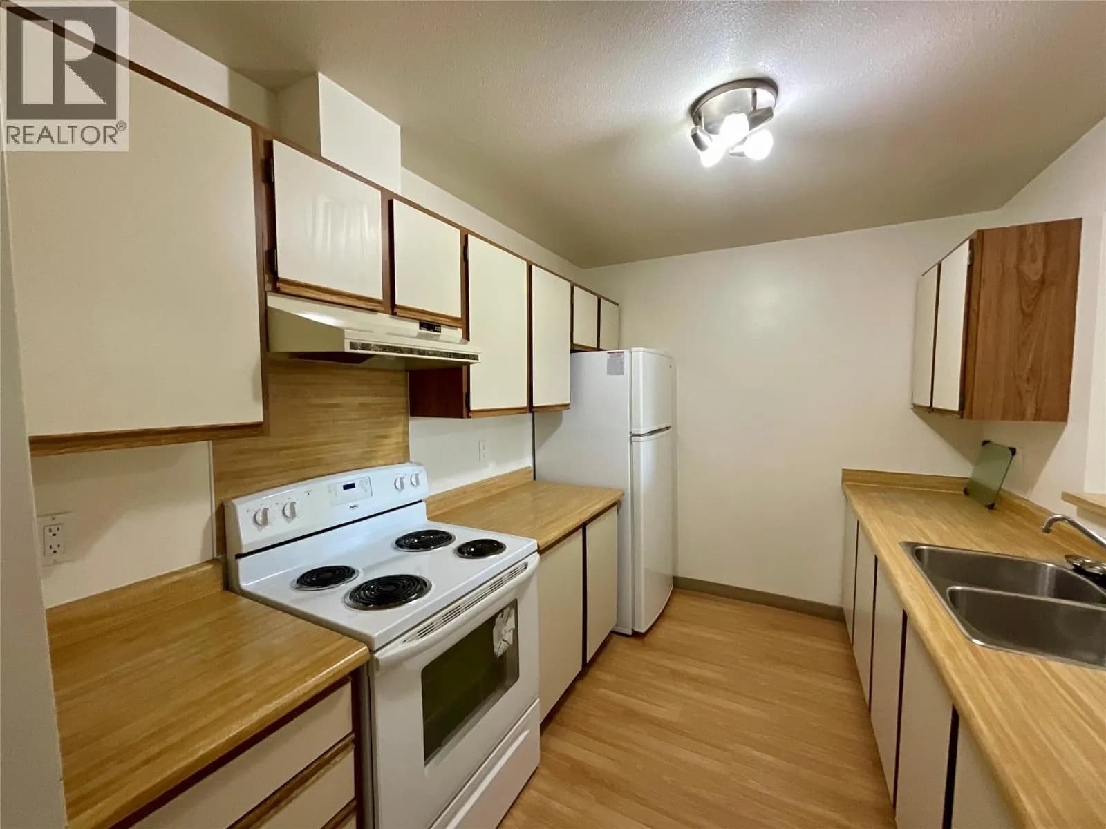 #312 108 Spruce Avenue, Tumbler Ridge, BC photo 2