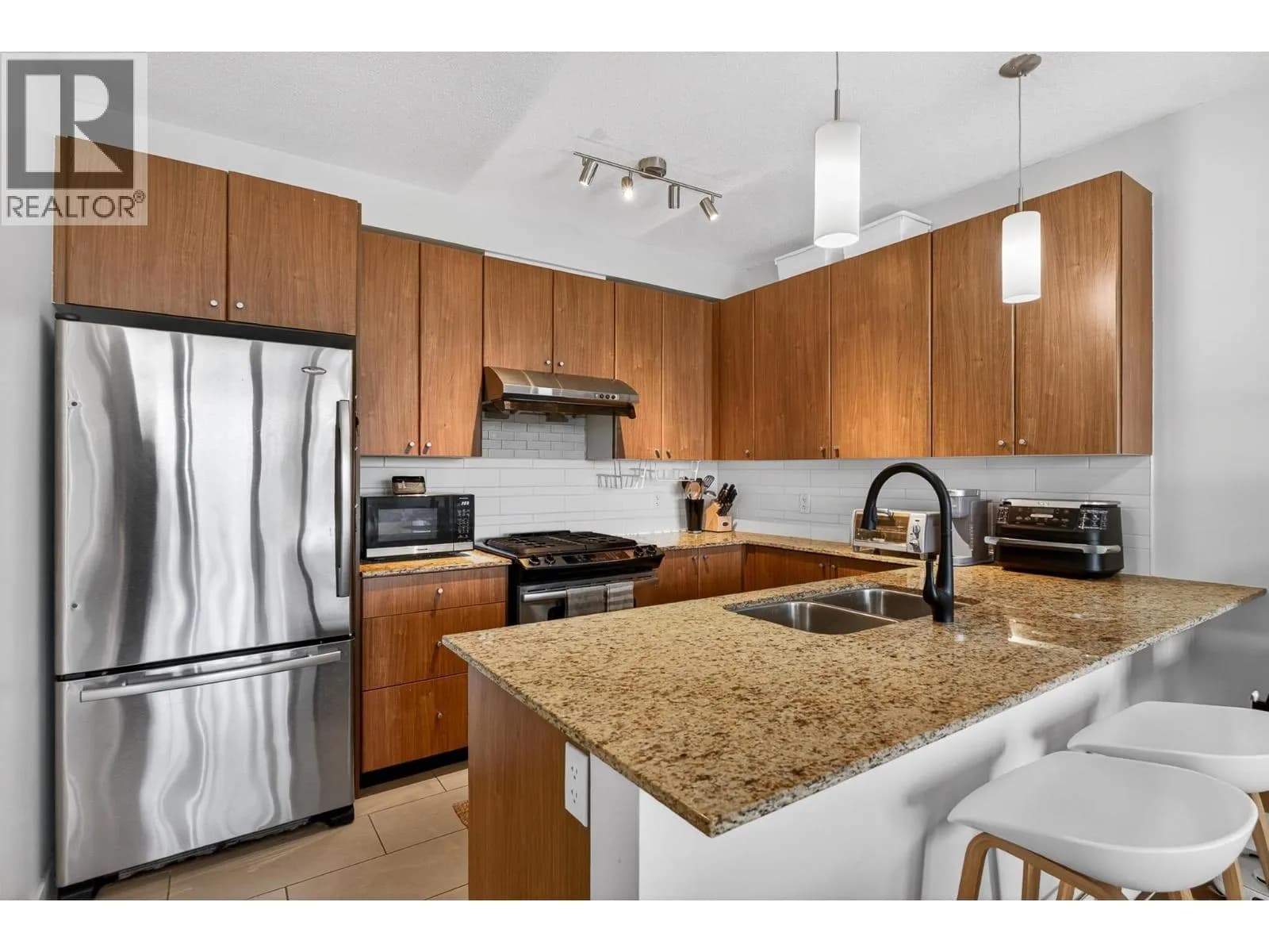 #1401 280 ROSS DRIVE, New Westminster, BC photo 2